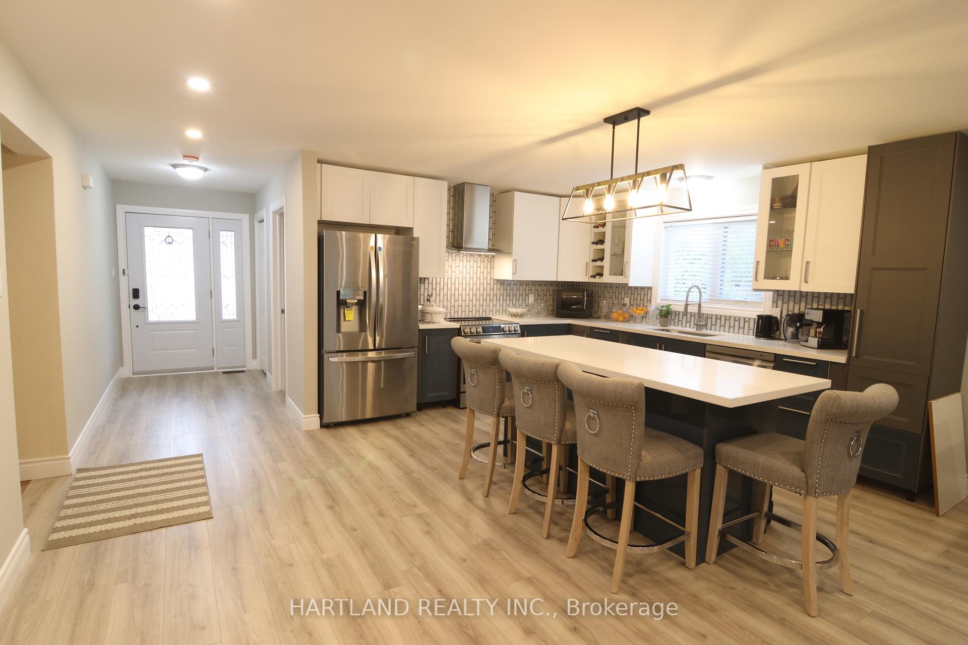 Photo 2 of 22 Berkely Street, Wasaga Beach — HOMEH