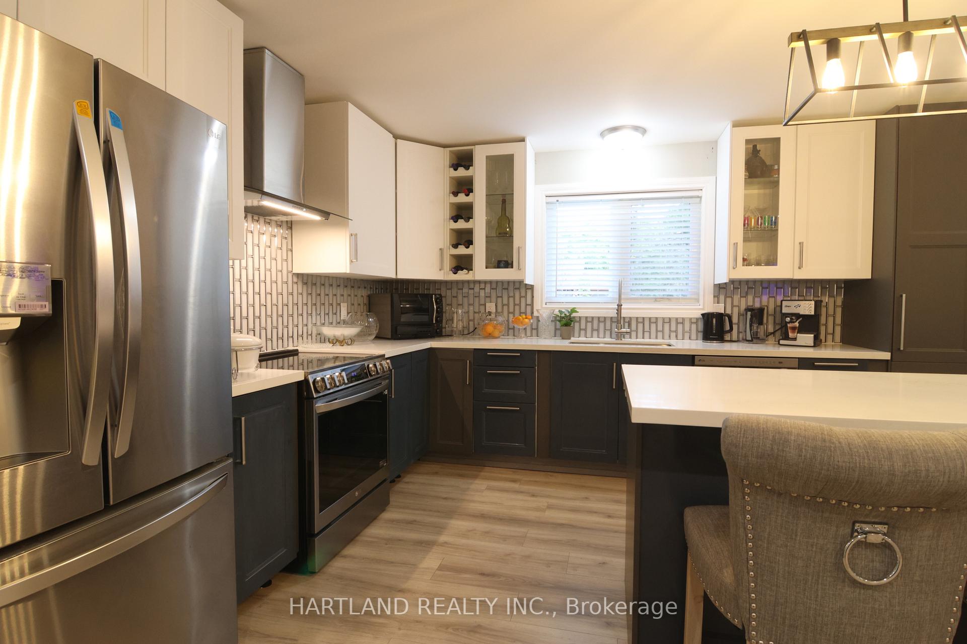 Photo 4 of 22 Berkely Street, Wasaga Beach — HOMEH