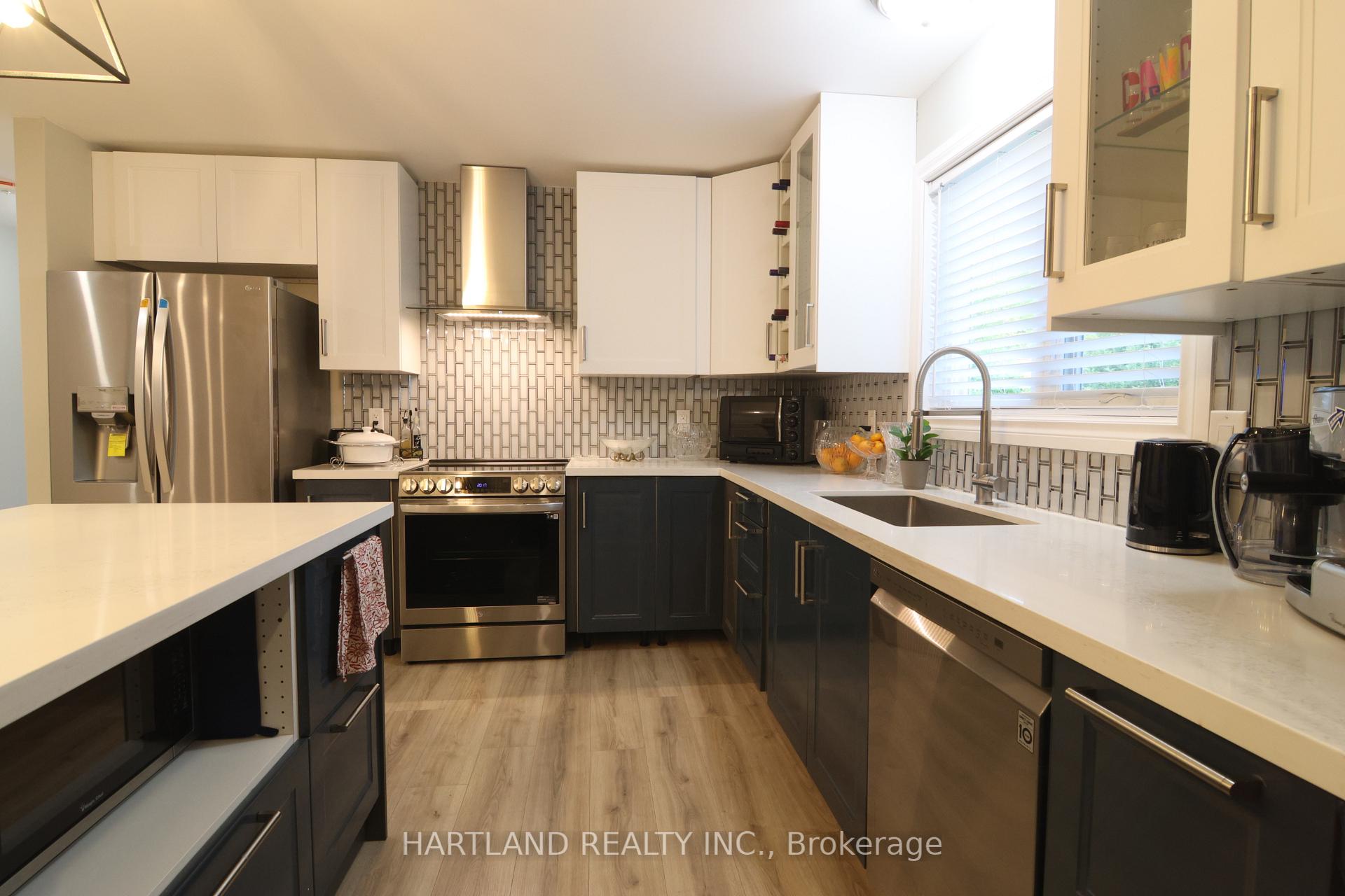 Photo 5 of 22 Berkely Street, Wasaga Beach — HOMEH