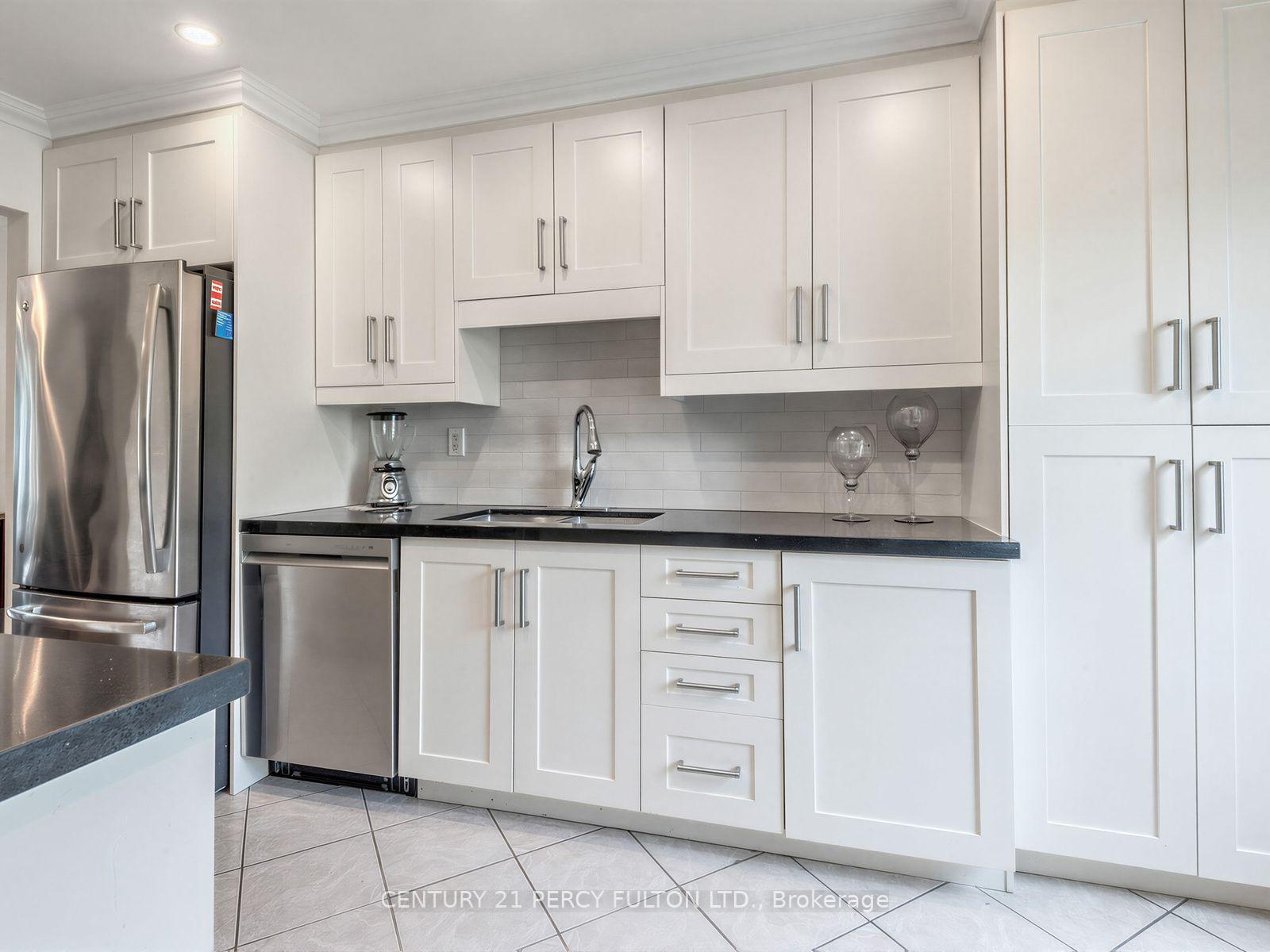 Photo 8 of 388 Handley Crescent, Newmarket, Central Newmarket — HOMEH