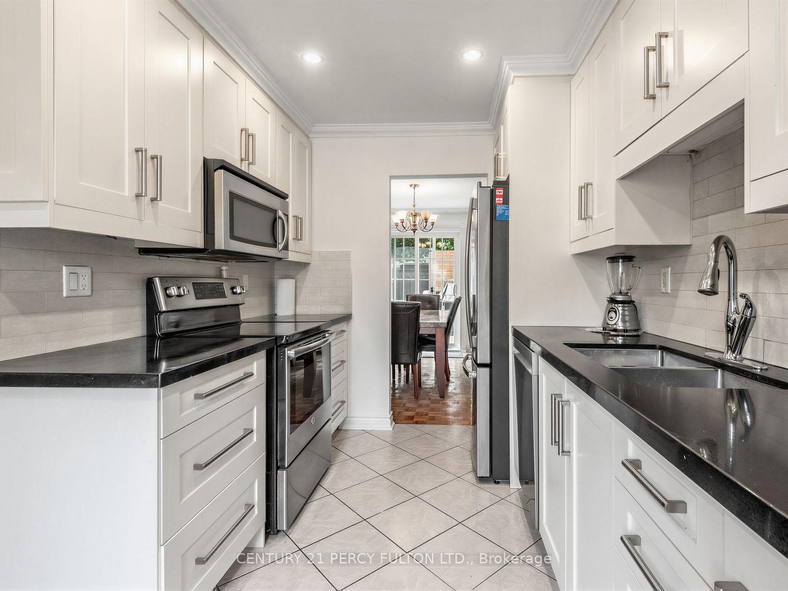 Photo 10 of 388 Handley Crescent, Newmarket, Central Newmarket — HOMEH