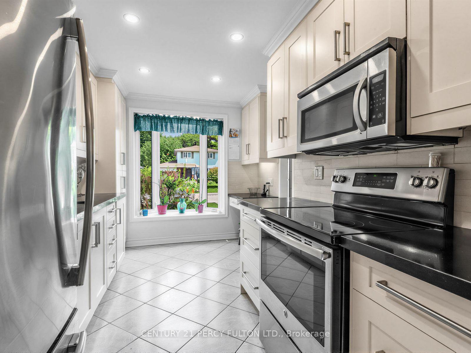 Photo 13 of 388 Handley Crescent, Newmarket, Central Newmarket — HOMEH