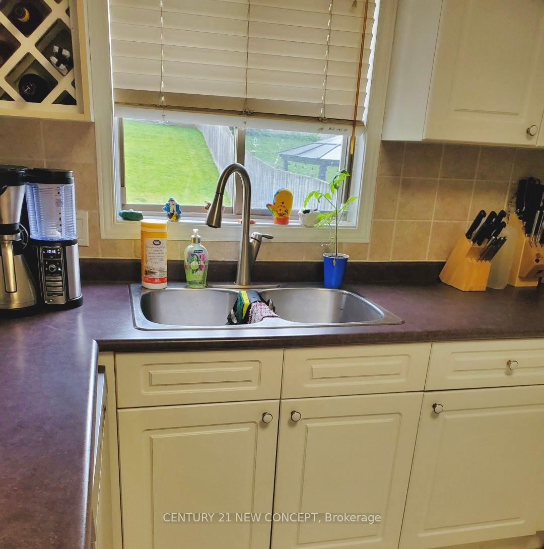 Photo 7 of 70 Cabriolet Crescent, Hamilton, Ancaster — HOMEH
