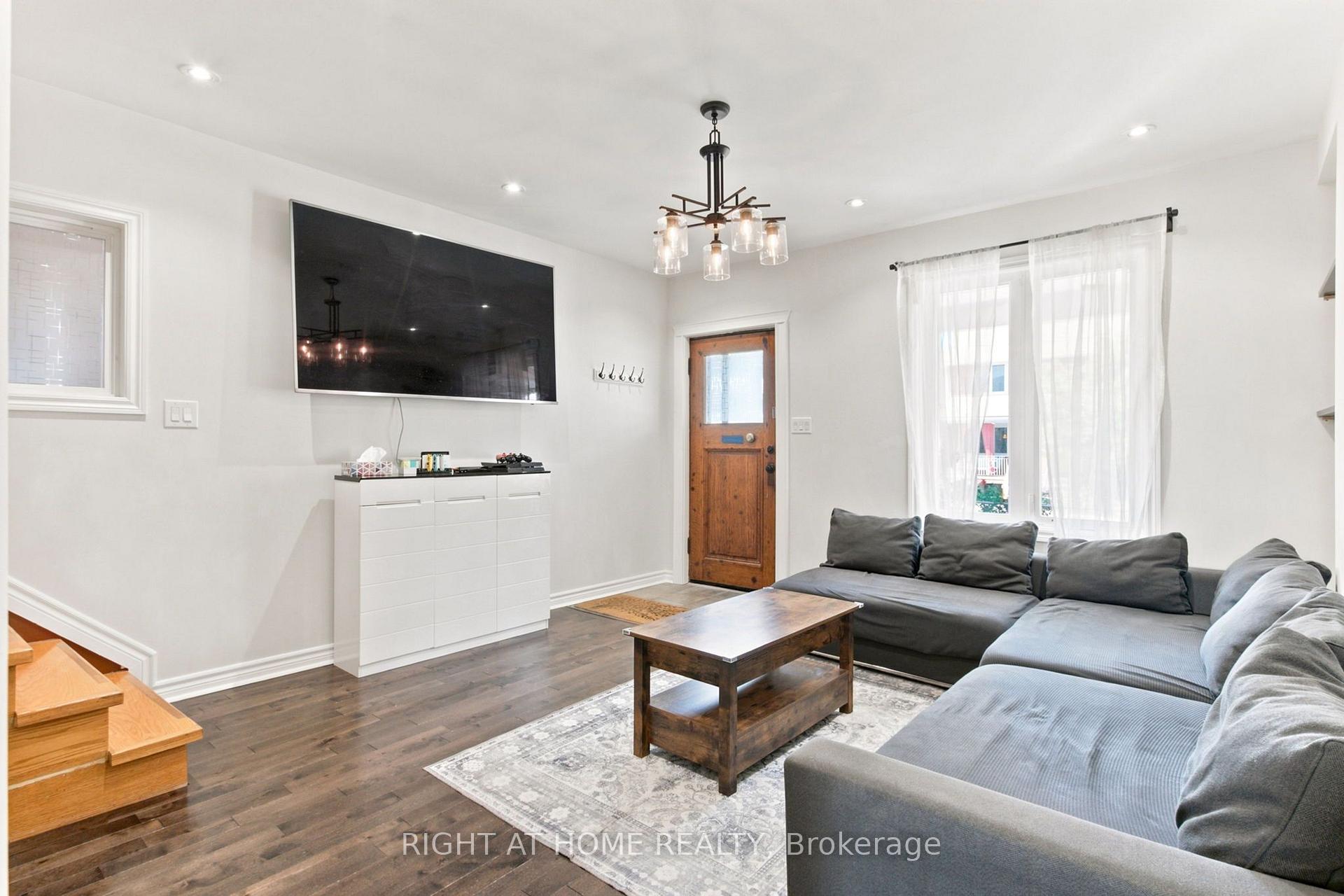 Photo 4 of Unit (Main & Upper), 77 Lappin Avenue, Toronto, Dovercourt-Wallace Emerson-Junction — HOMEH