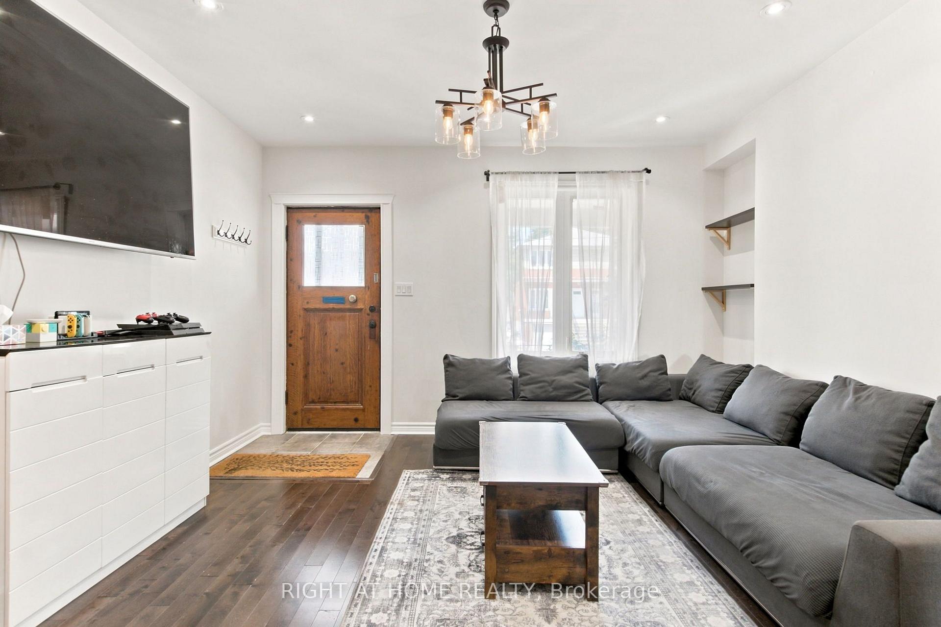 Photo 5 of Unit (Main & Upper), 77 Lappin Avenue, Toronto, Dovercourt-Wallace Emerson-Junction — HOMEH
