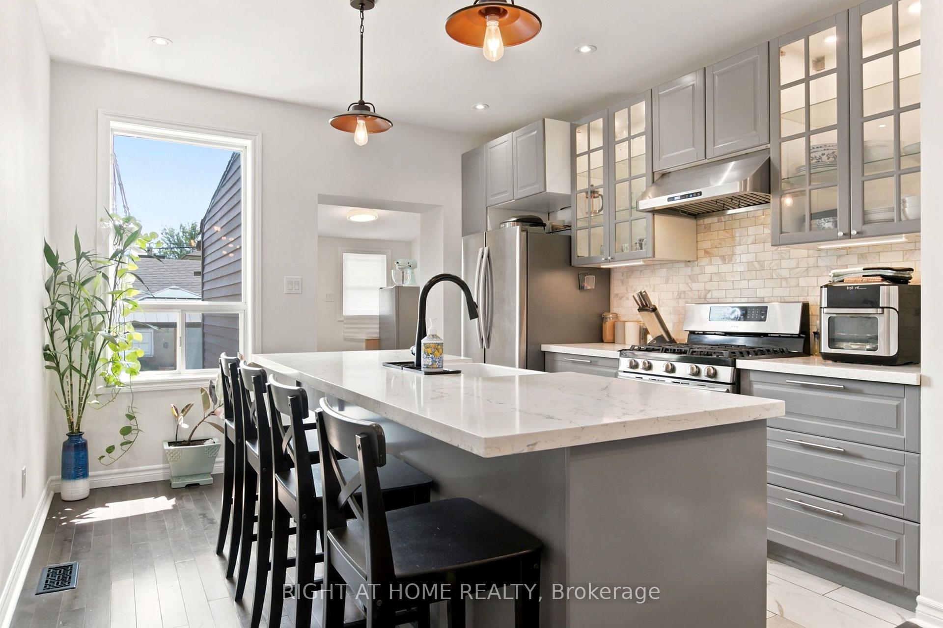 Photo 9 of Unit (Main & Upper), 77 Lappin Avenue, Toronto, Dovercourt-Wallace Emerson-Junction — HOMEH