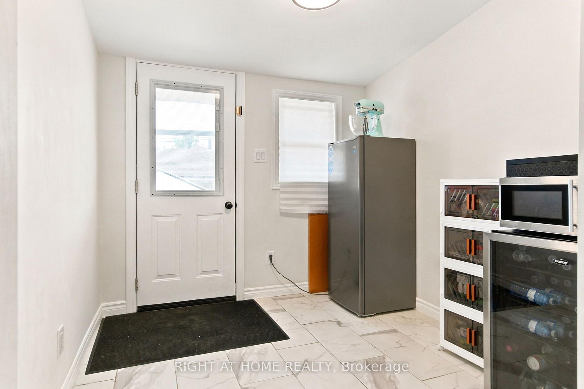 Photo 17 of Unit (Main & Upper), 77 Lappin Avenue, Toronto, Dovercourt-Wallace Emerson-Junction — HOMEH