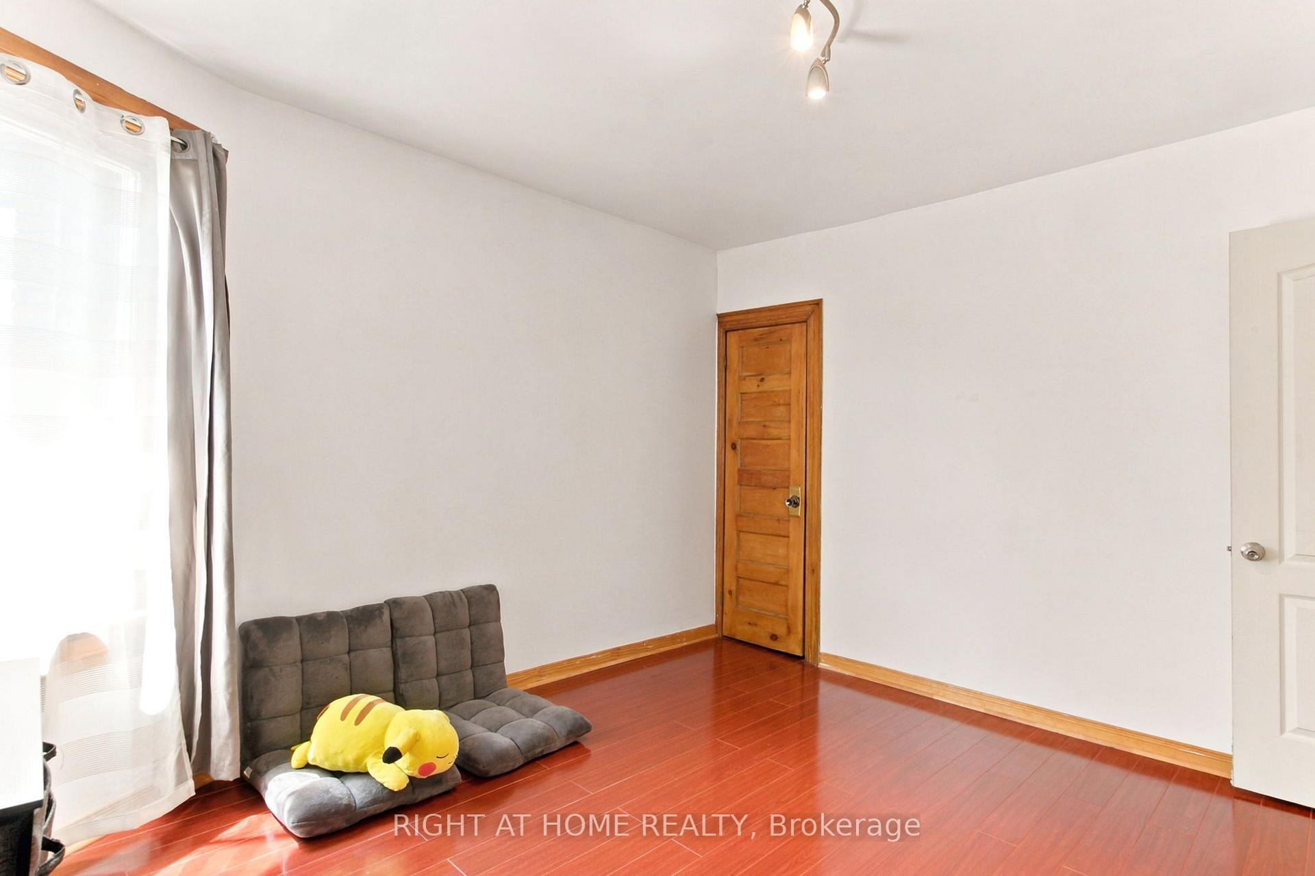 Photo 26 of Unit (Main & Upper), 77 Lappin Avenue, Toronto, Dovercourt-Wallace Emerson-Junction — HOMEH