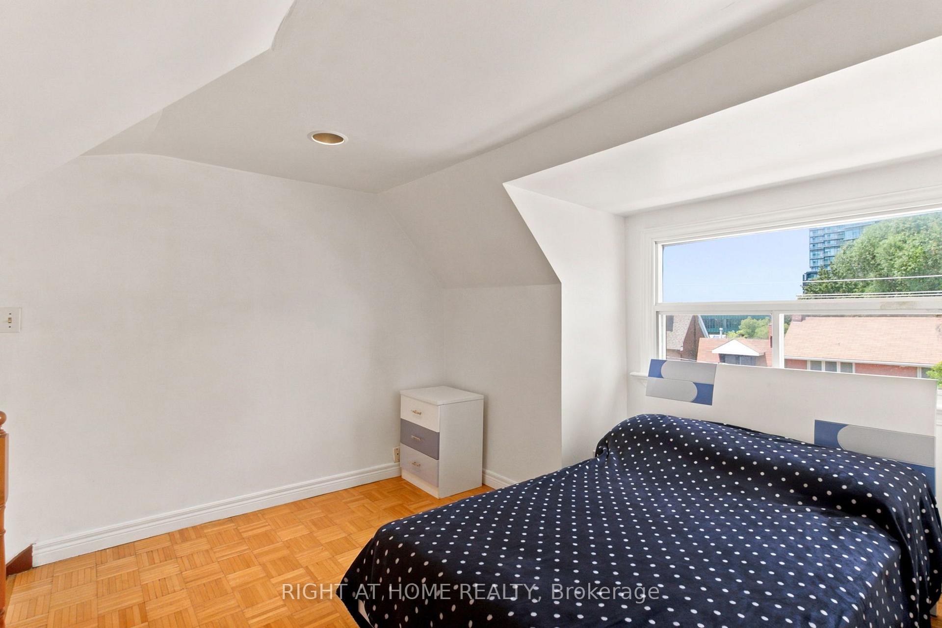 Photo 29 of Unit (Main & Upper), 77 Lappin Avenue, Toronto, Dovercourt-Wallace Emerson-Junction — HOMEH