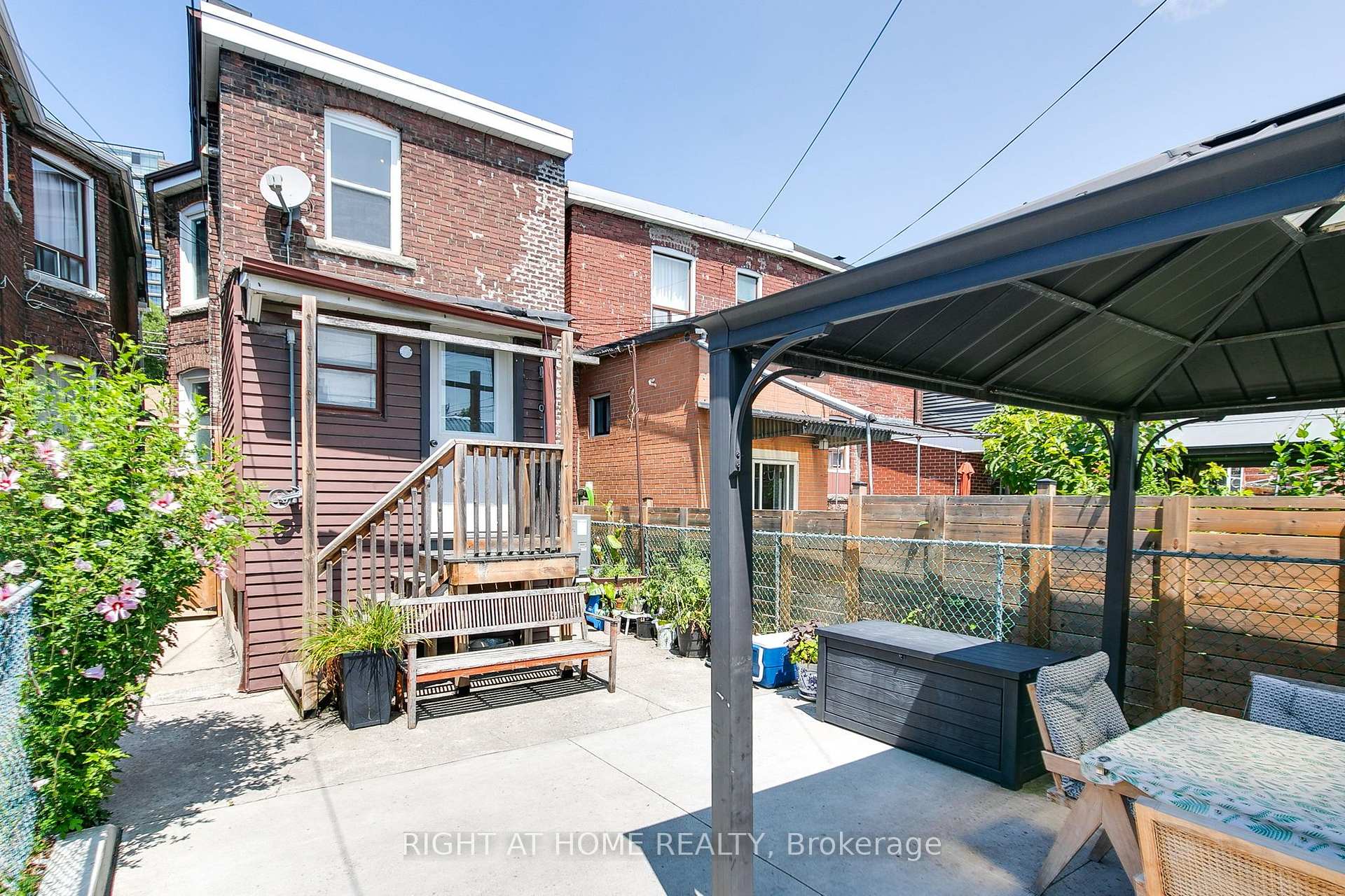Photo 39 of Unit (Main & Upper), 77 Lappin Avenue, Toronto, Dovercourt-Wallace Emerson-Junction — HOMEH