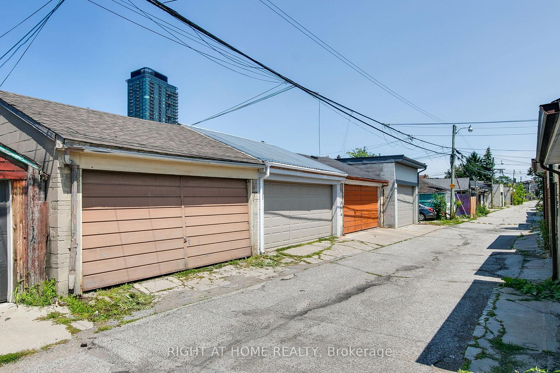 Photo 41 of Unit (Main & Upper), 77 Lappin Avenue, Toronto, Dovercourt-Wallace Emerson-Junction — HOMEH