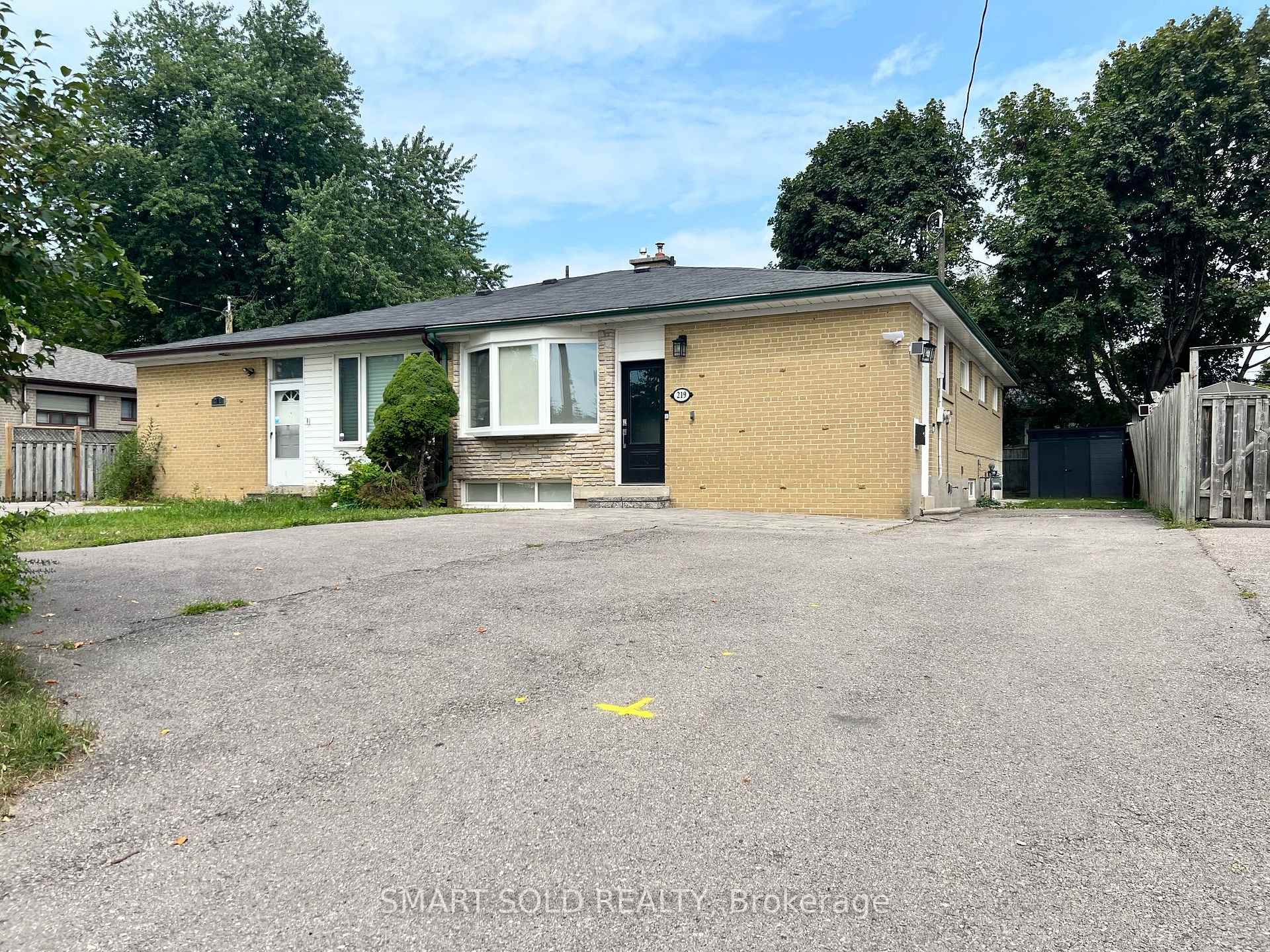 Photo 2 of 219 Beechy Drive, Richmond Hill, Crosby — HOMEH