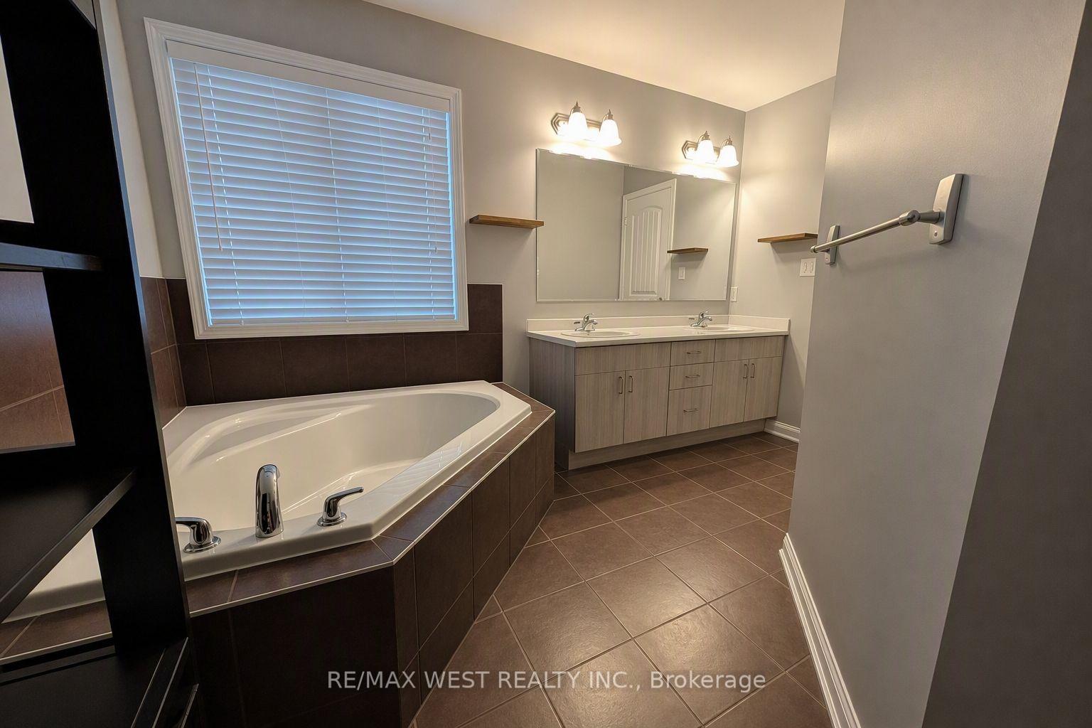 Photo 14 of 296 Ruhl Drive, Milton, Willmott — HOMEH