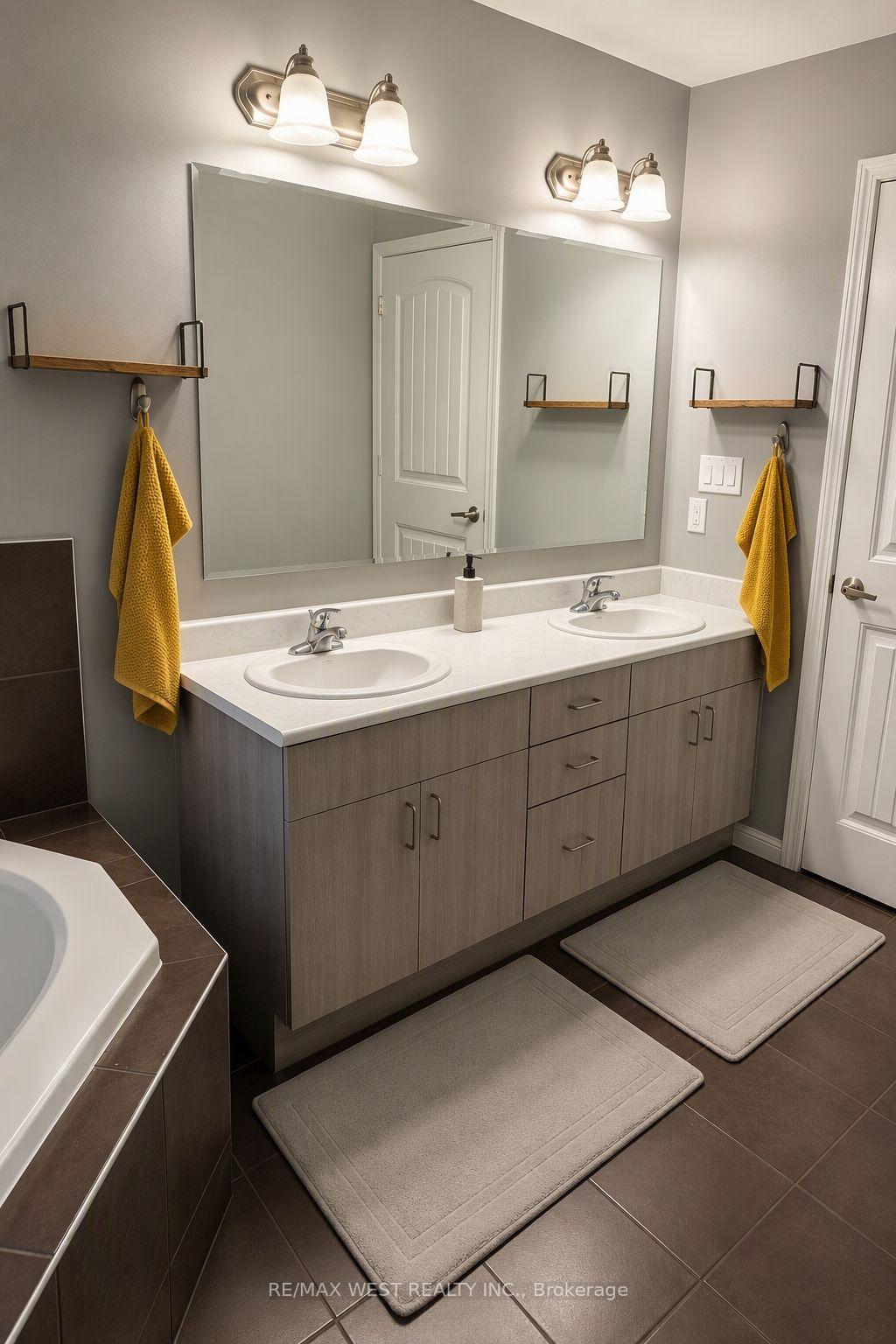 Photo 15 of 296 Ruhl Drive, Milton, Willmott — HOMEH