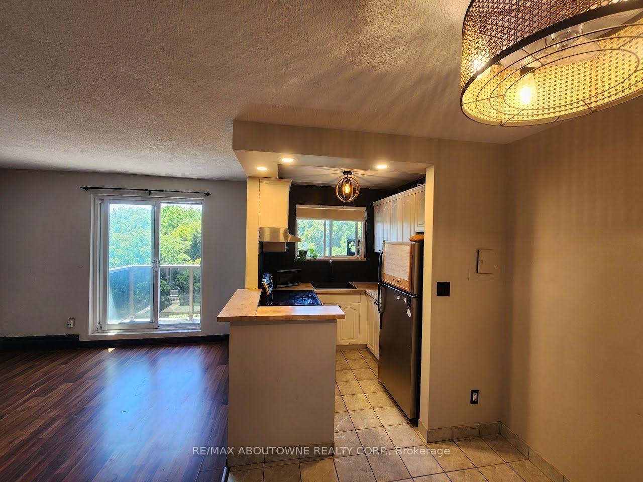 Photo 2 of Unit 51, 2373 King Street E, Hamilton, Glenview — HOMEH