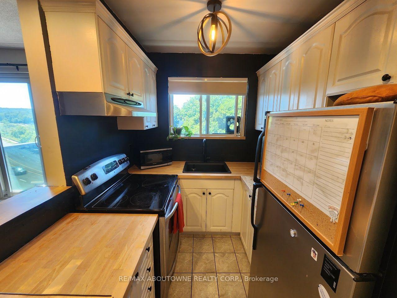 Photo 3 of Unit 51, 2373 King Street E, Hamilton, Glenview — HOMEH