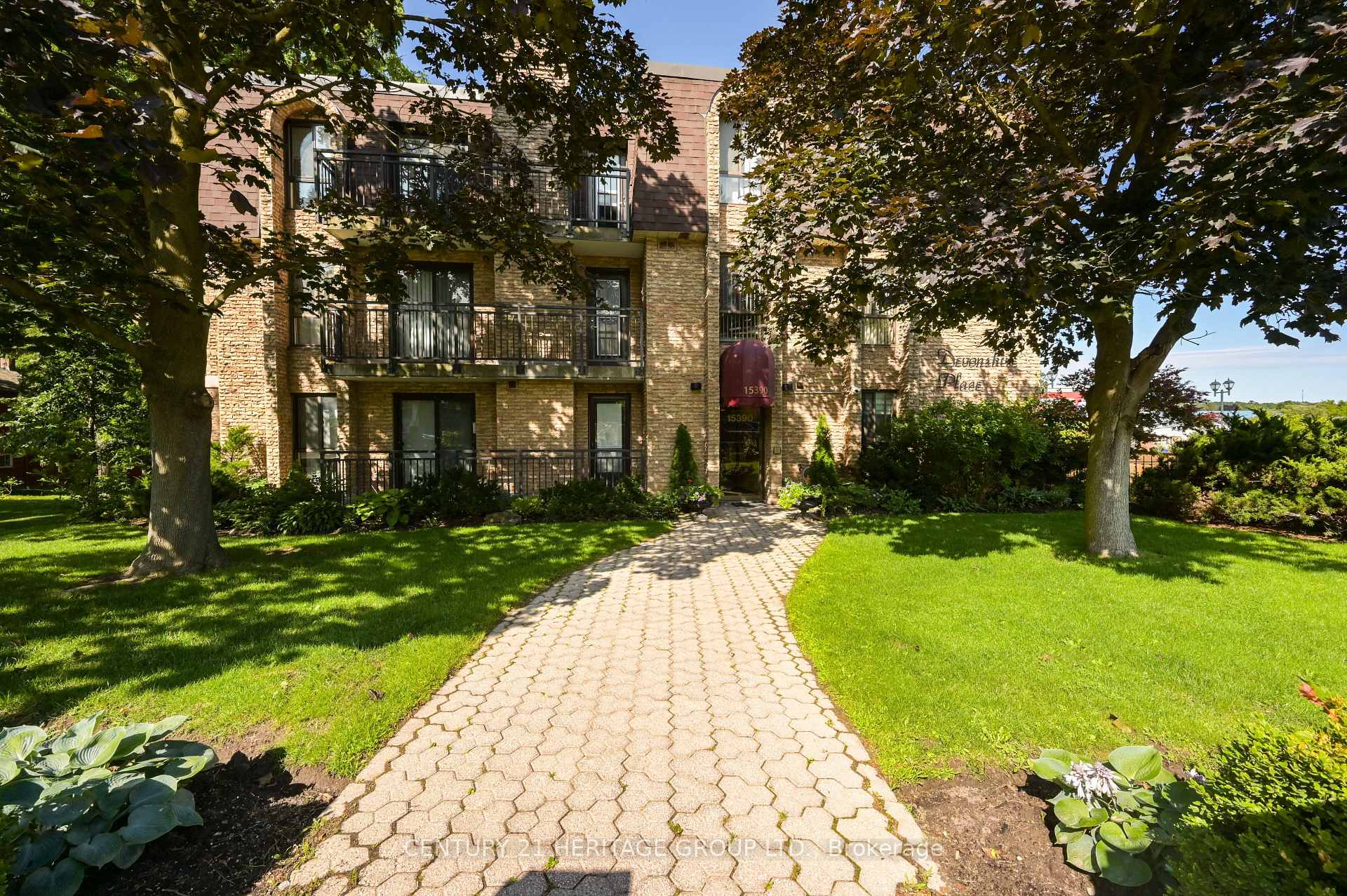 Photo 2 of Unit PH 1, 15390 Yonge Street, Aurora, Aurora Village — HOMEH