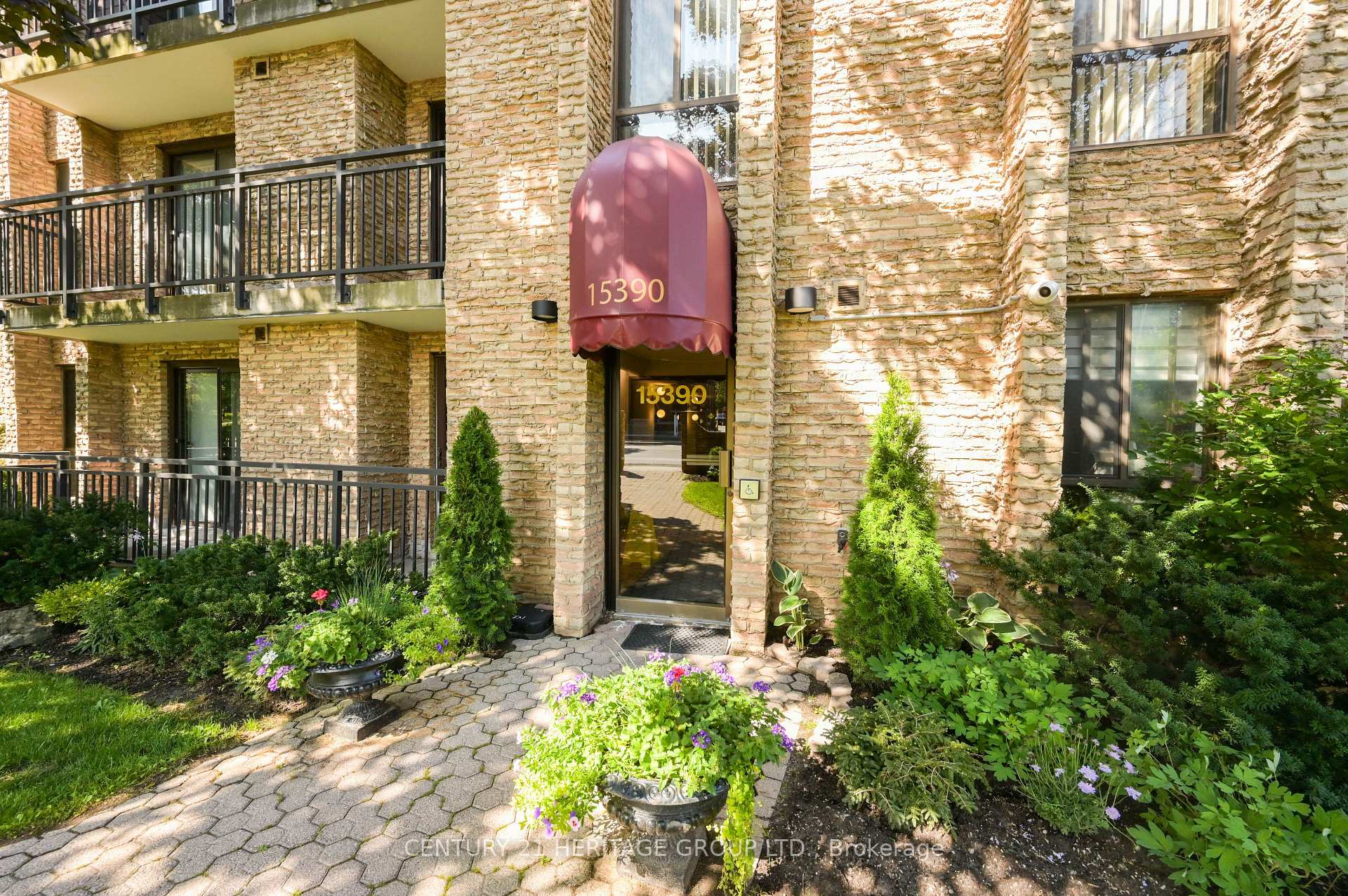 Photo 4 of Unit PH 1, 15390 Yonge Street, Aurora, Aurora Village — HOMEH