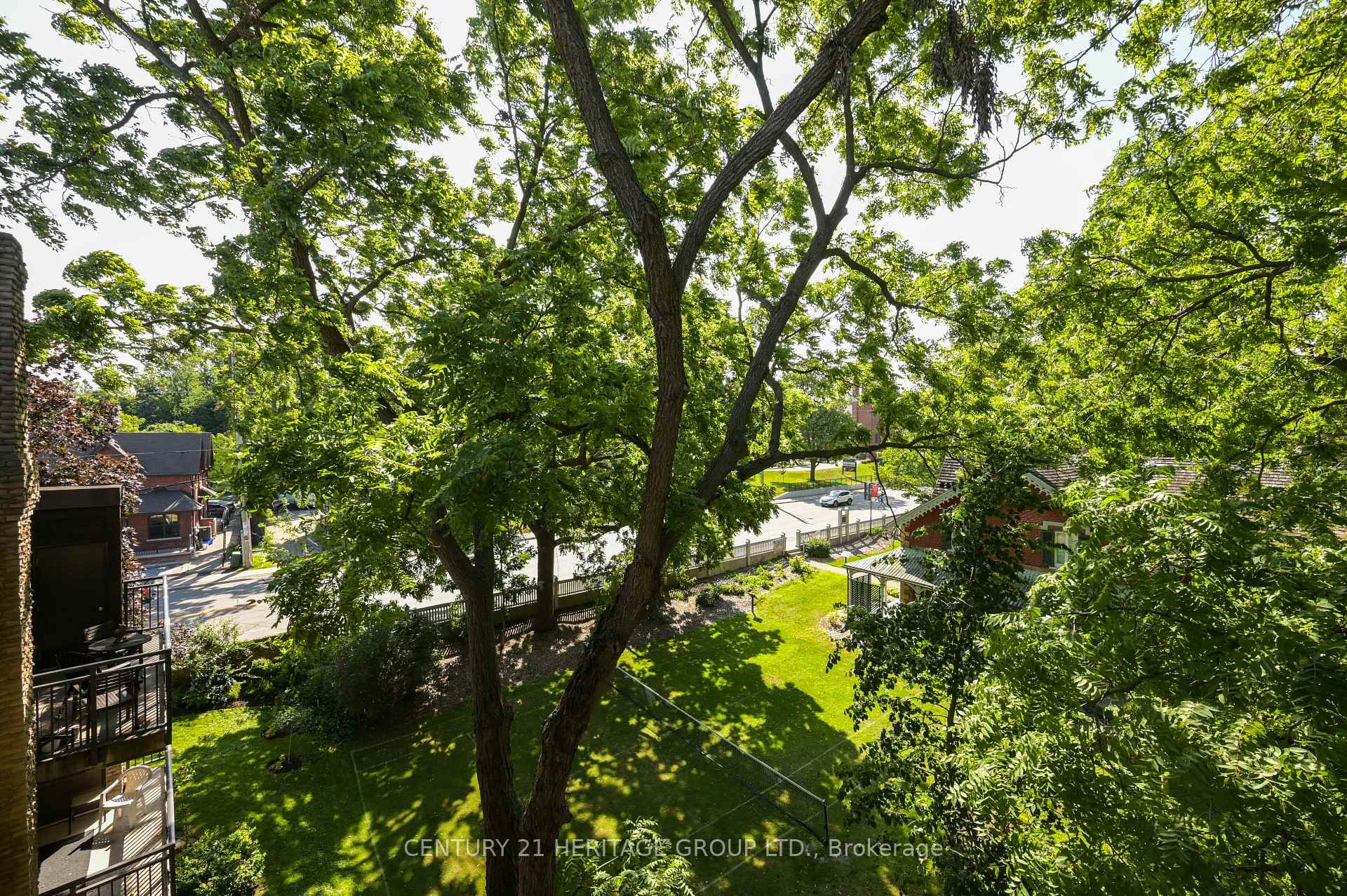 Photo 5 of Unit PH 1, 15390 Yonge Street, Aurora, Aurora Village — HOMEH
