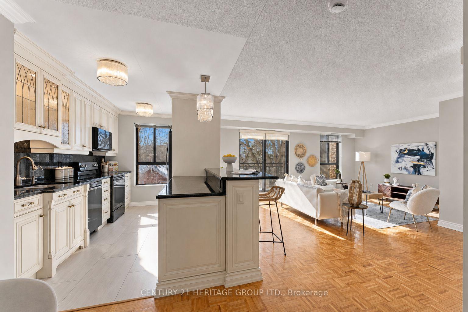 Photo 6 of Unit PH 1, 15390 Yonge Street, Aurora, Aurora Village — HOMEH