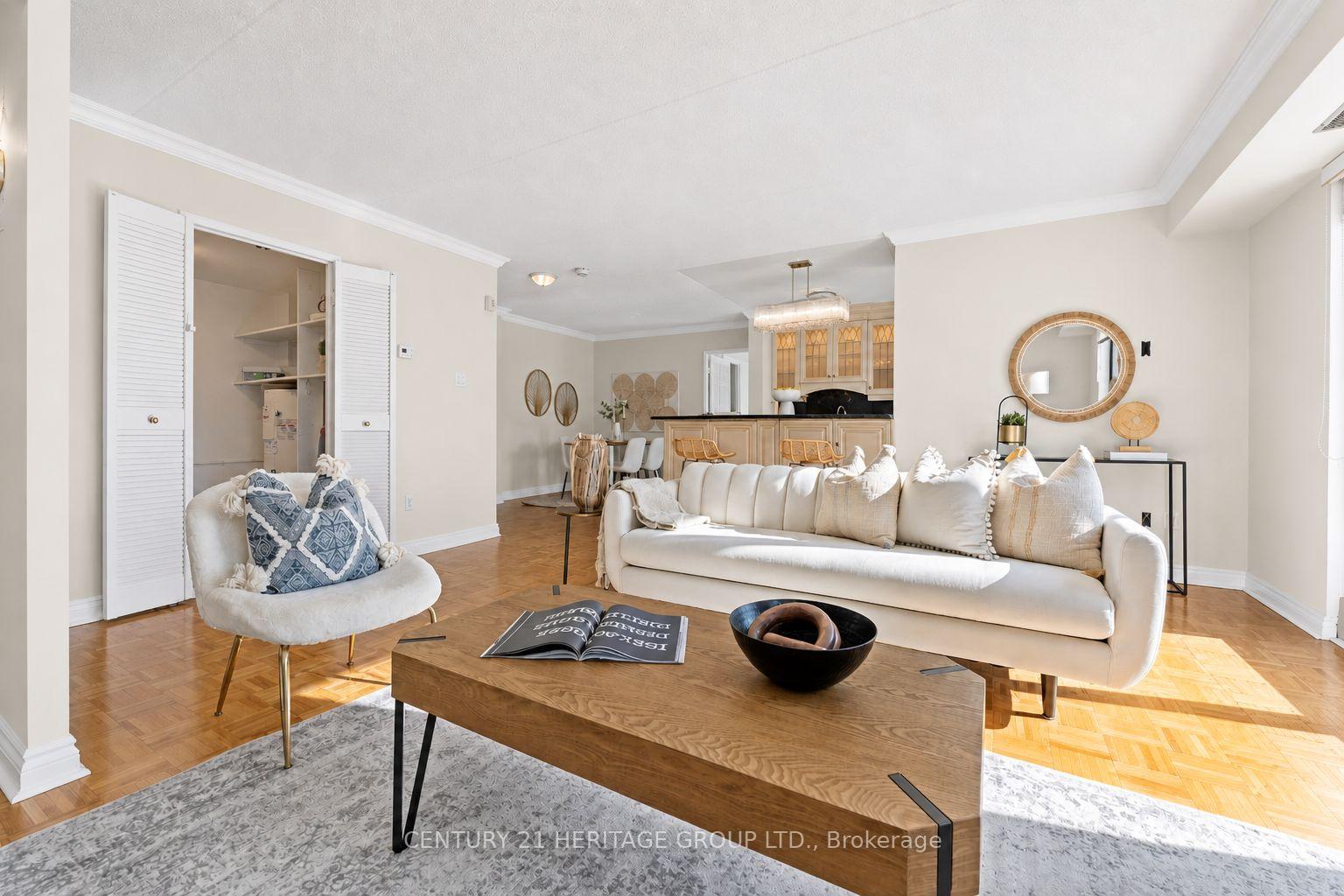 Photo 8 of Unit PH 1, 15390 Yonge Street, Aurora, Aurora Village — HOMEH