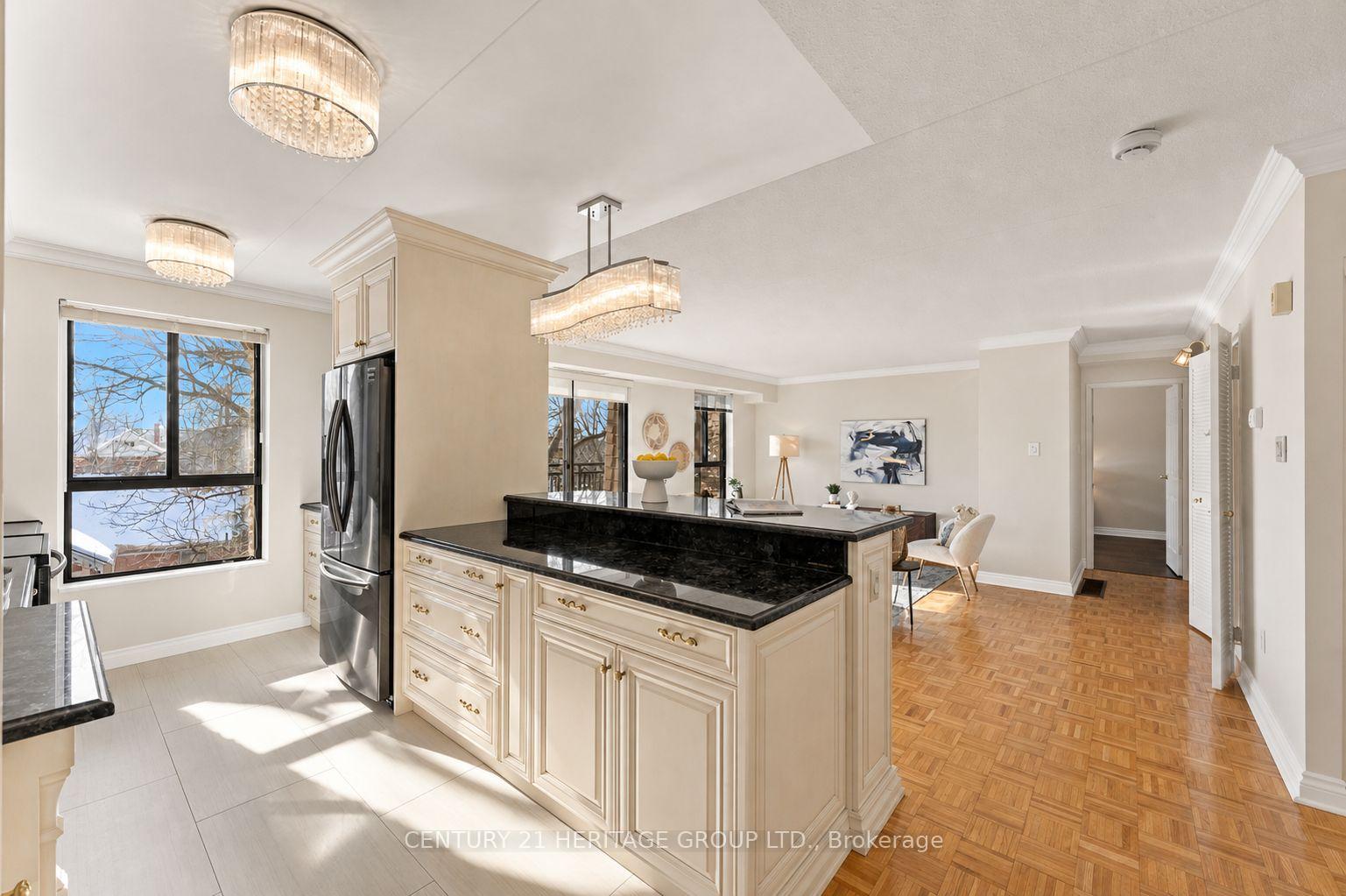 Photo 9 of Unit PH 1, 15390 Yonge Street, Aurora, Aurora Village — HOMEH