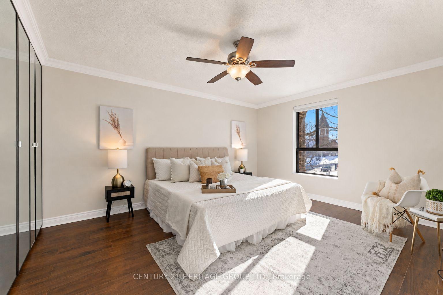 Photo 11 of Unit PH 1, 15390 Yonge Street, Aurora, Aurora Village — HOMEH
