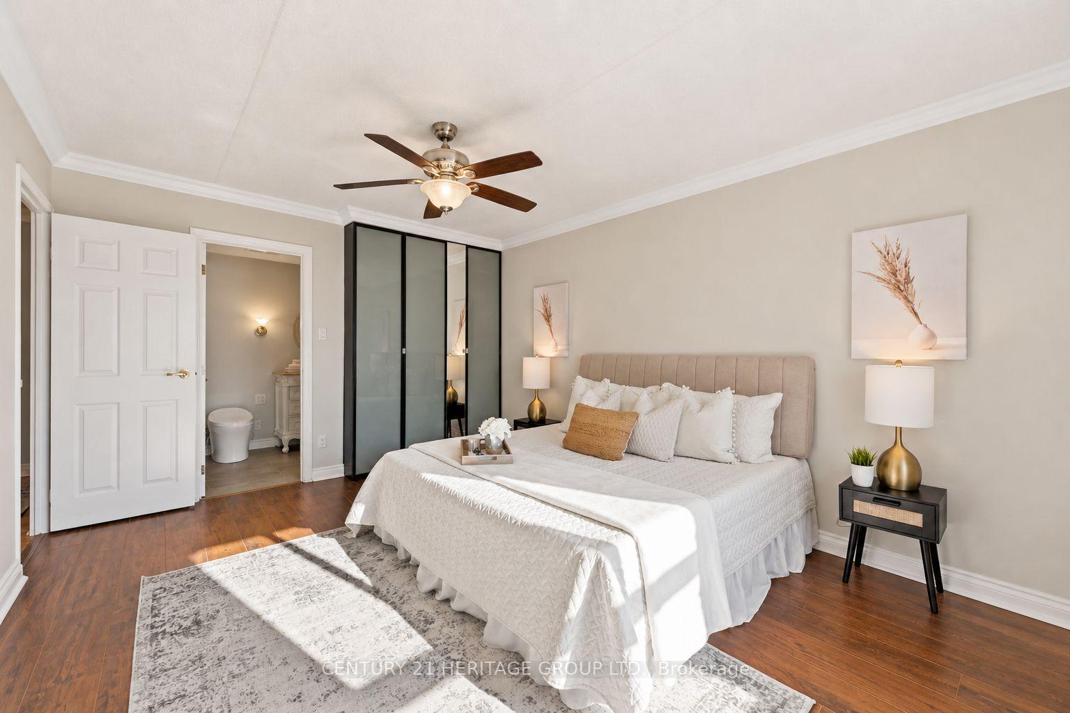 Photo 12 of Unit PH 1, 15390 Yonge Street, Aurora, Aurora Village — HOMEH