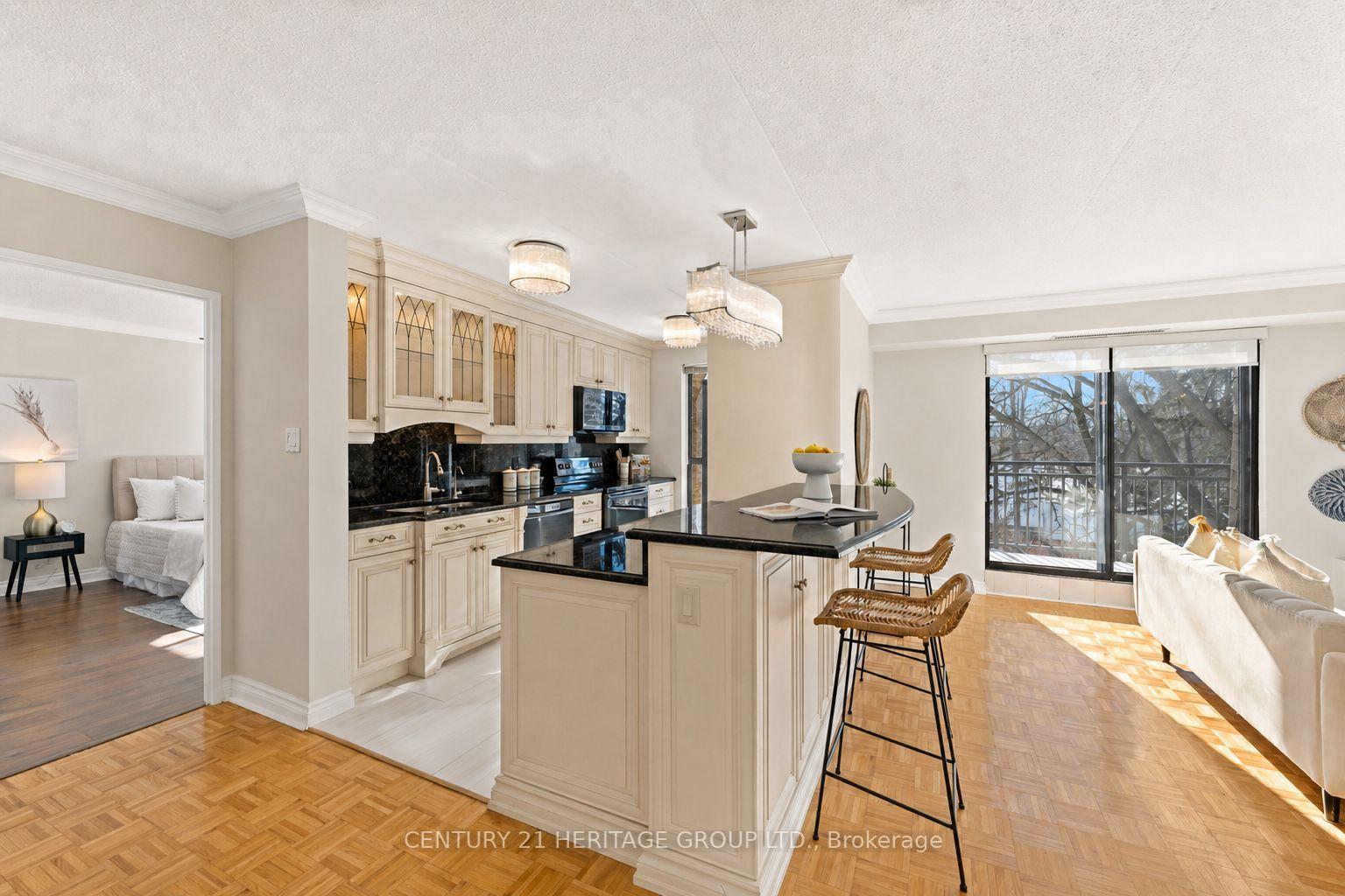 Photo 23 of Unit PH 1, 15390 Yonge Street, Aurora, Aurora Village — HOMEH