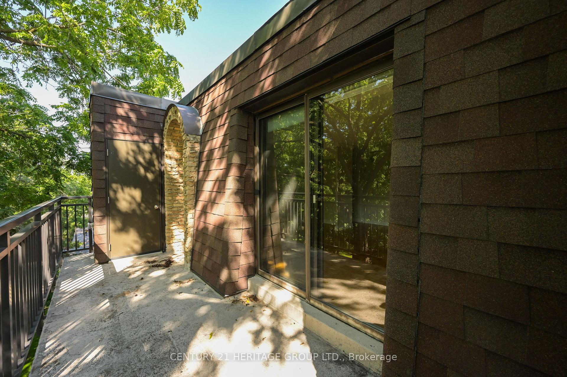 Photo 28 of Unit PH 1, 15390 Yonge Street, Aurora, Aurora Village — HOMEH