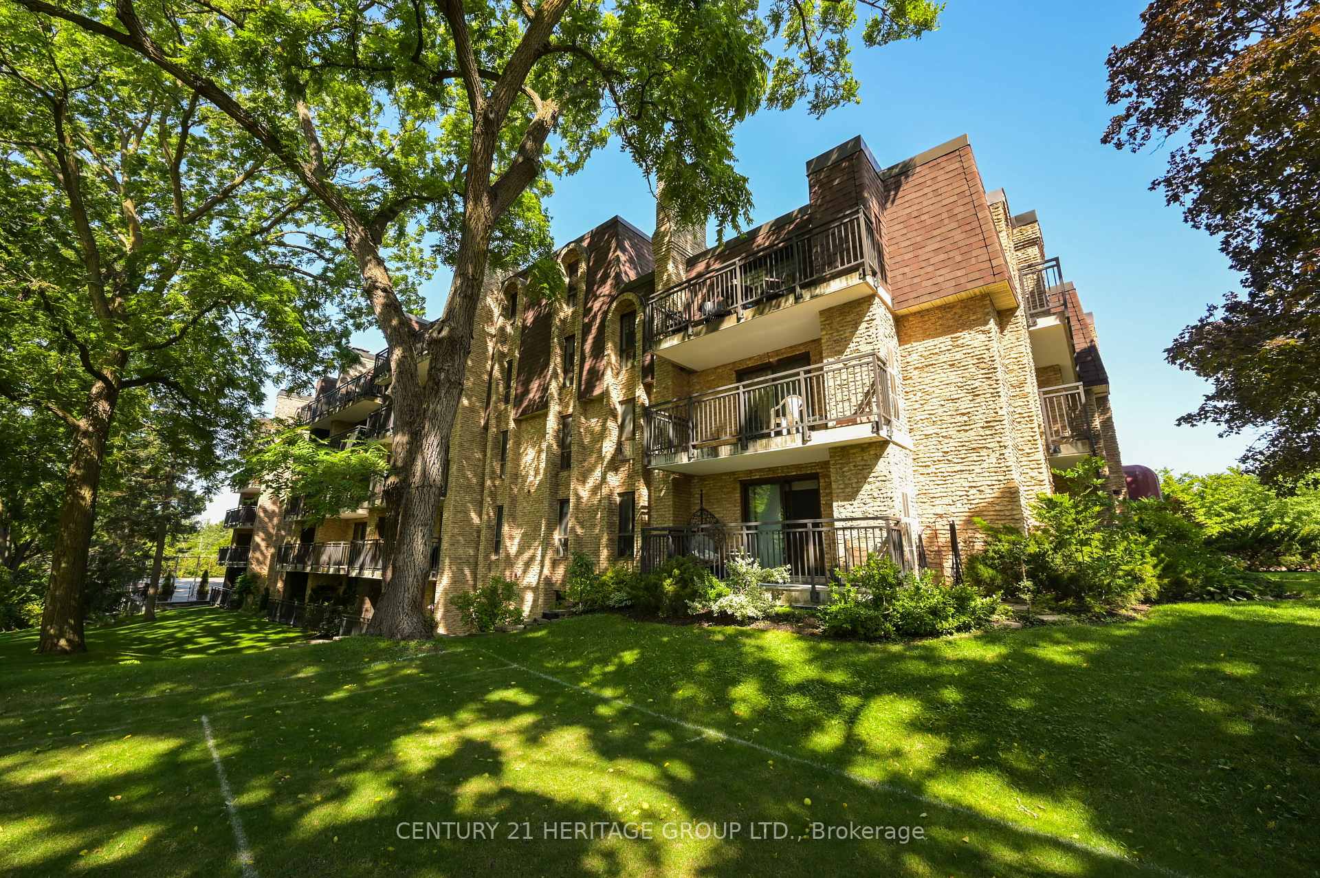 Photo 29 of Unit PH 1, 15390 Yonge Street, Aurora, Aurora Village — HOMEH