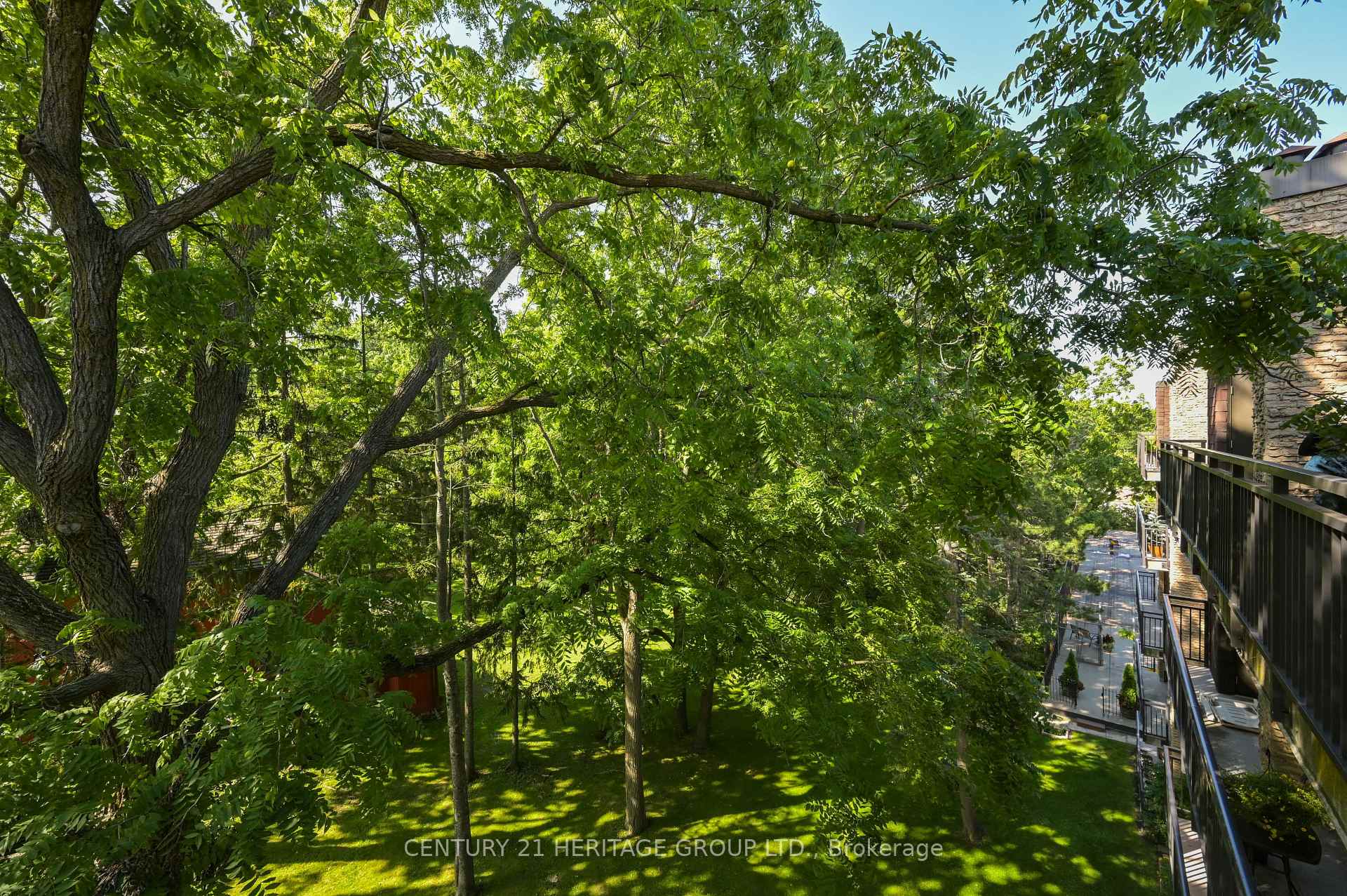 Photo 31 of Unit PH 1, 15390 Yonge Street, Aurora, Aurora Village — HOMEH
