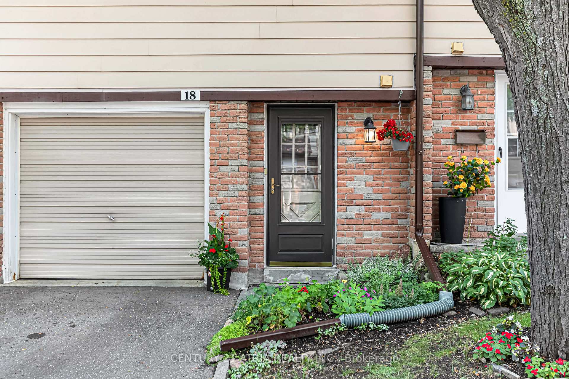 Photo 3 of 18 Thatchers Mill Way, Markham, Bullock — HOMEH