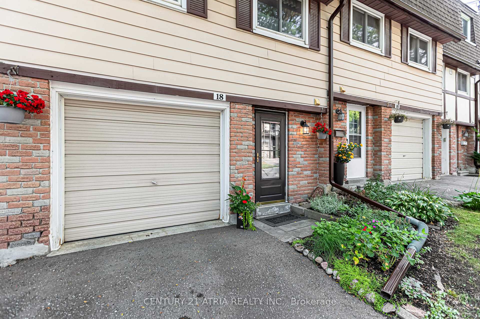 Photo 4 of 18 Thatchers Mill Way, Markham, Bullock — HOMEH