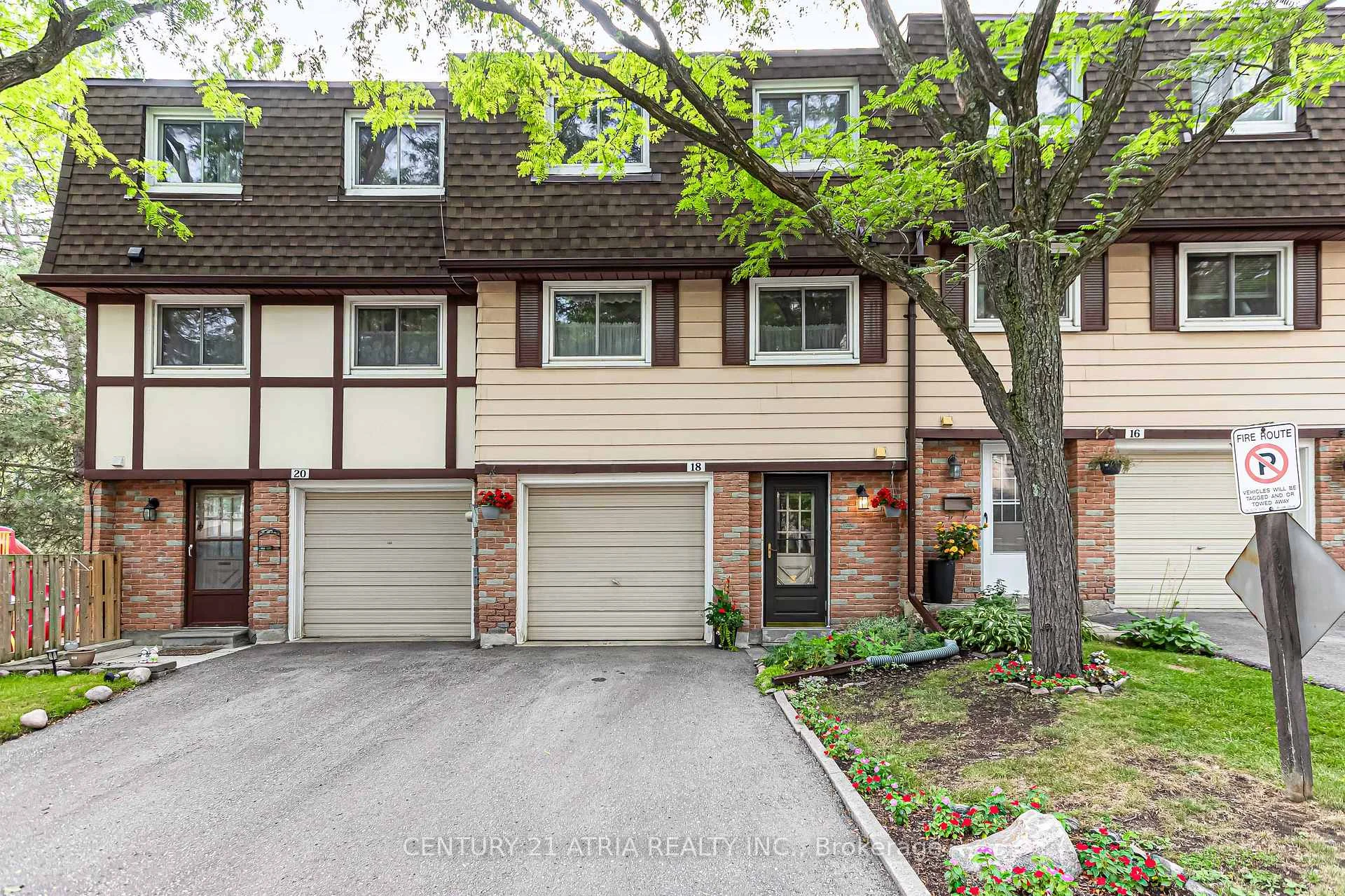 Photo 2 of 18 Thatchers Mill Way, Markham, Bullock — HOMEH