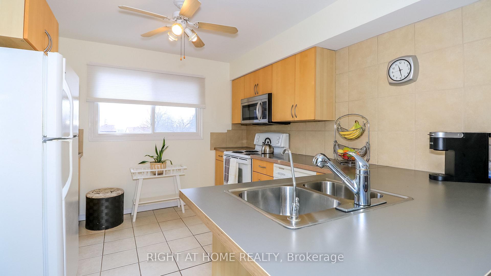 Photo 2 of Unit 23, 52 Adelaide Street, Barrie, Allandale — HOMEH