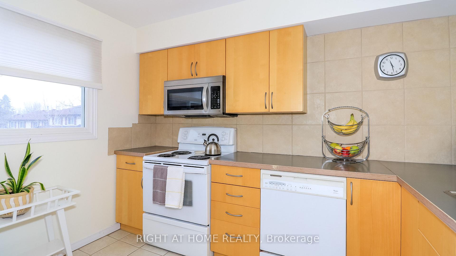 Photo 3 of Unit 23, 52 Adelaide Street, Barrie, Allandale — HOMEH
