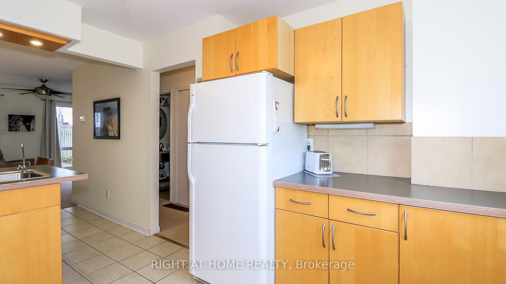 Photo 4 of Unit 23, 52 Adelaide Street, Barrie, Allandale — HOMEH