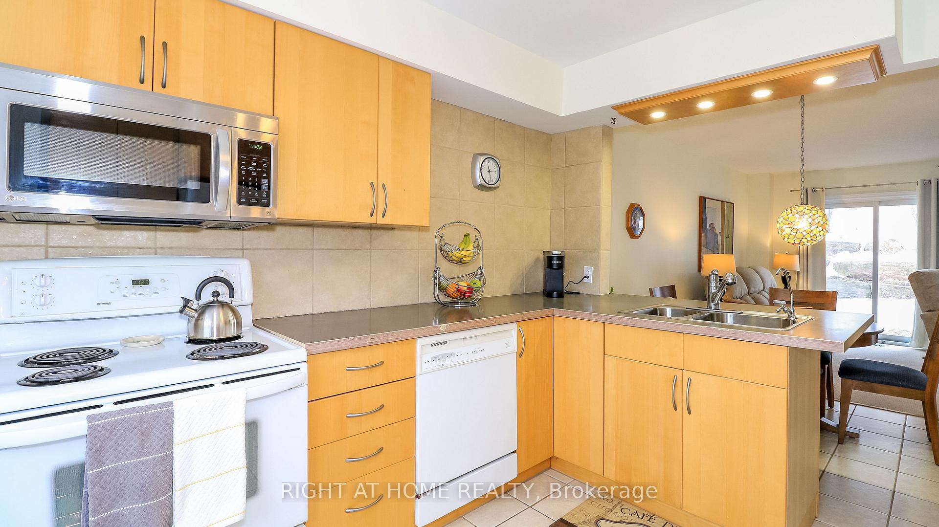 Photo 5 of Unit 23, 52 Adelaide Street, Barrie, Allandale — HOMEH