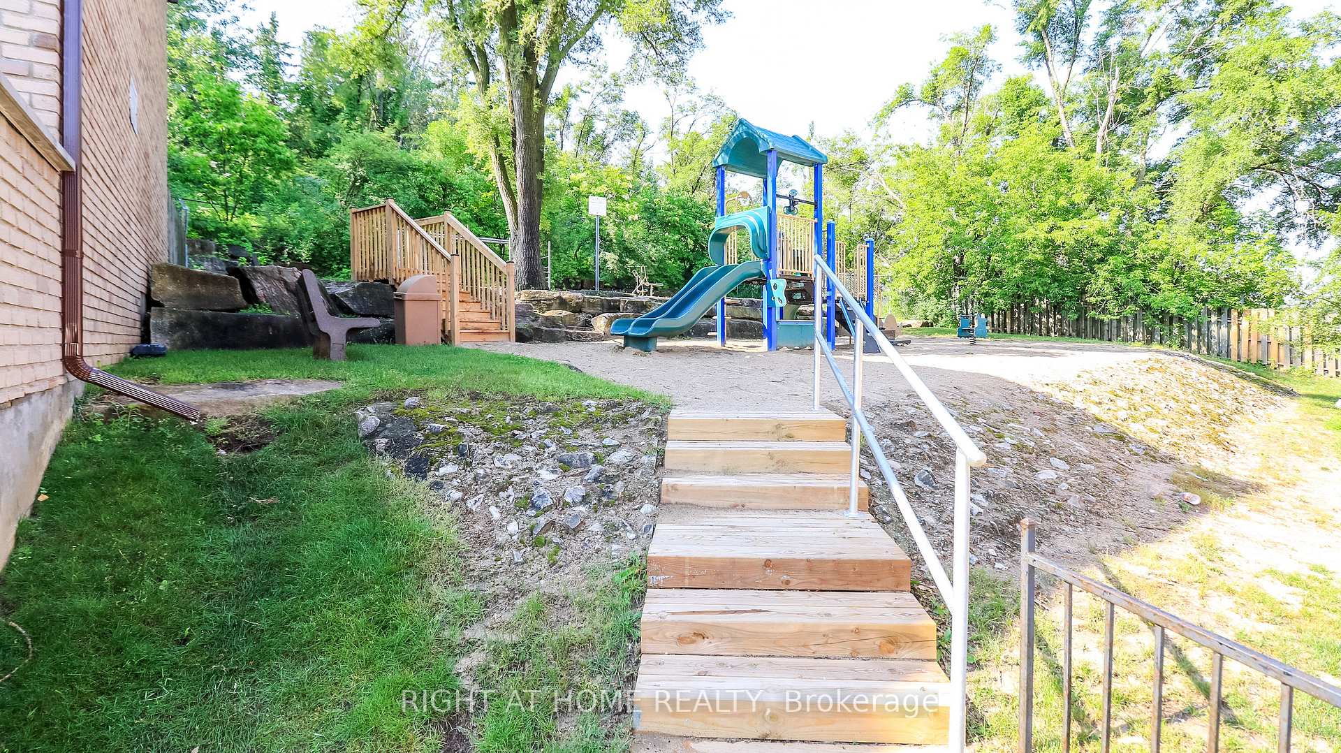 Photo 29 of Unit 23, 52 Adelaide Street, Barrie, Allandale — HOMEH