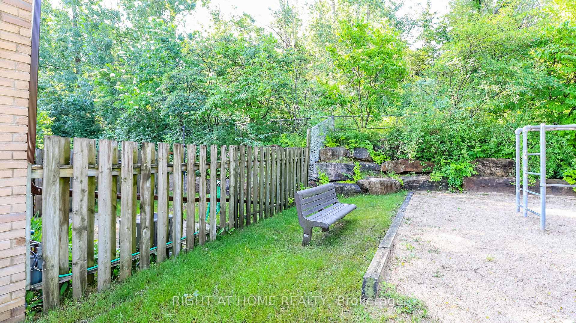 Photo 33 of Unit 23, 52 Adelaide Street, Barrie, Allandale — HOMEH