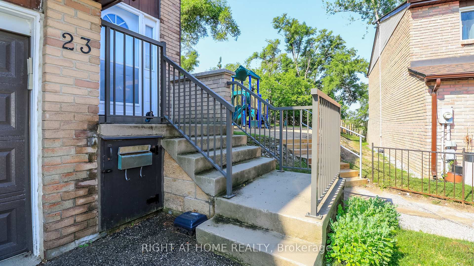 Photo 38 of Unit 23, 52 Adelaide Street, Barrie, Allandale — HOMEH