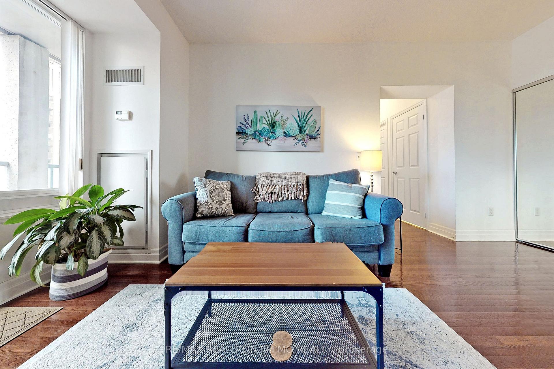 Photo 3 of Unit 1602, 35 Balmuto Street, Toronto, Bay Street Corridor — HOMEH