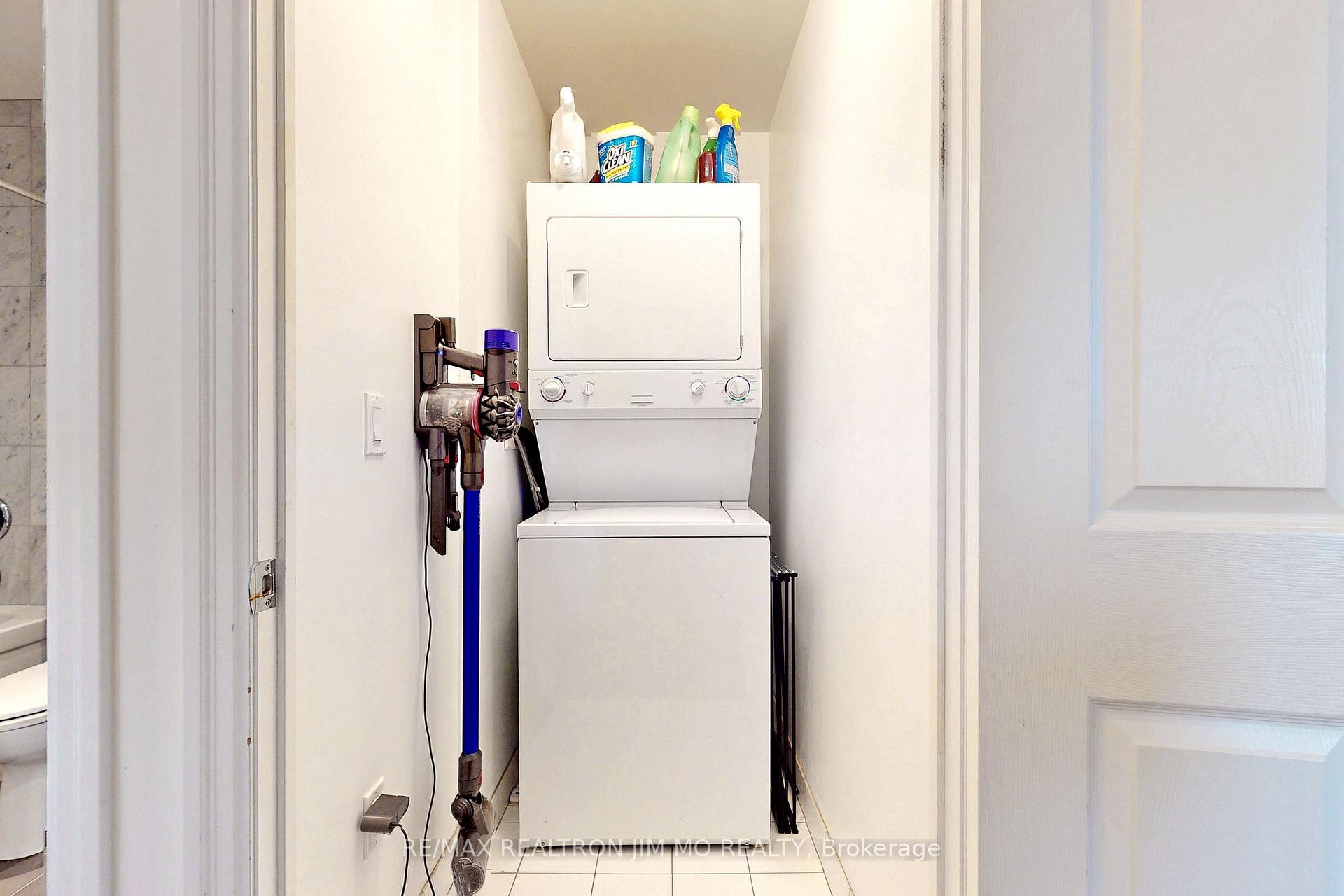 Photo 14 of Unit 1602, 35 Balmuto Street, Toronto, Bay Street Corridor — HOMEH