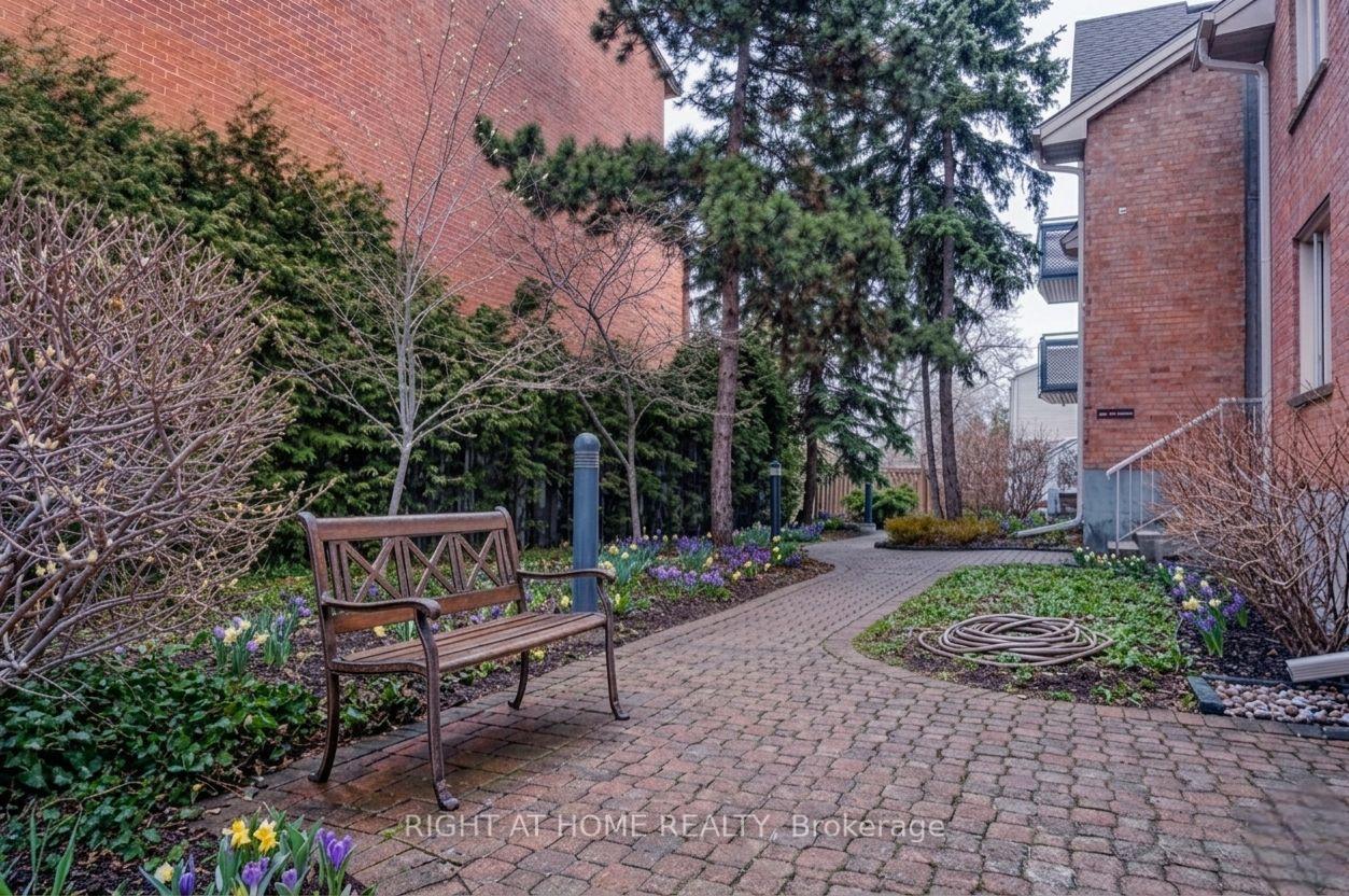 Photo 4 of Unit 6, 2 Columbus Avenue, Ottawa, Overbrook — HOMEH
