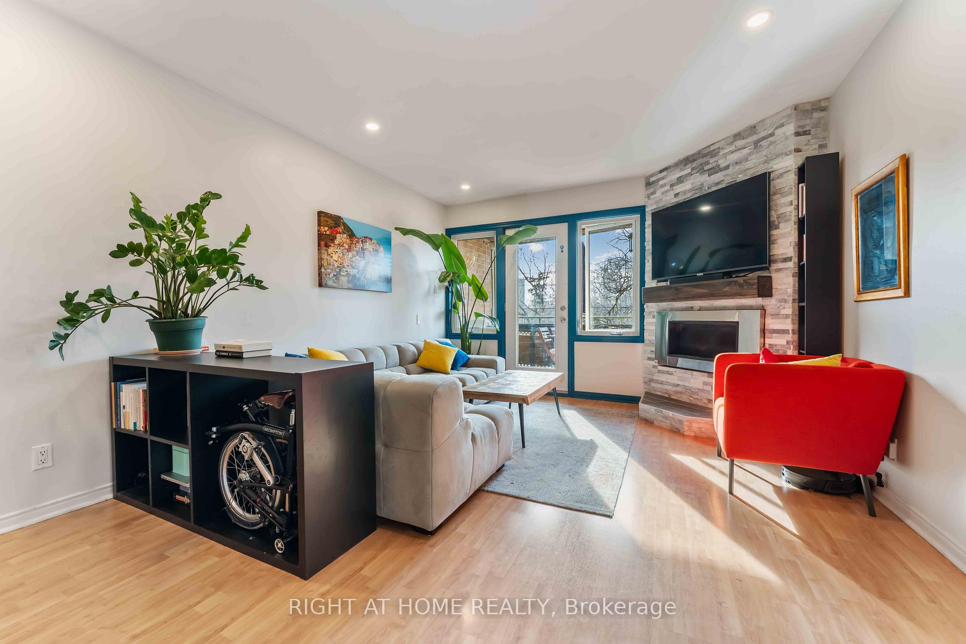 Photo 7 of Unit 6, 2 Columbus Avenue, Ottawa, Overbrook — HOMEH