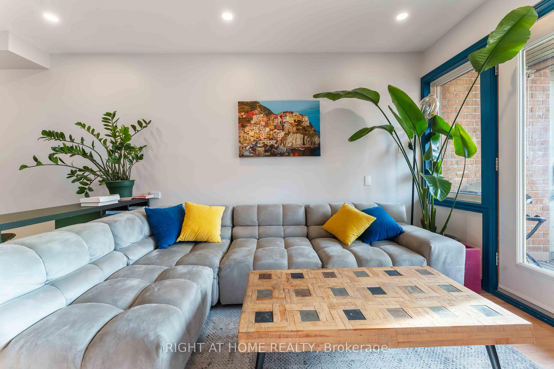 Photo 10 of Unit 6, 2 Columbus Avenue, Ottawa, Overbrook — HOMEH