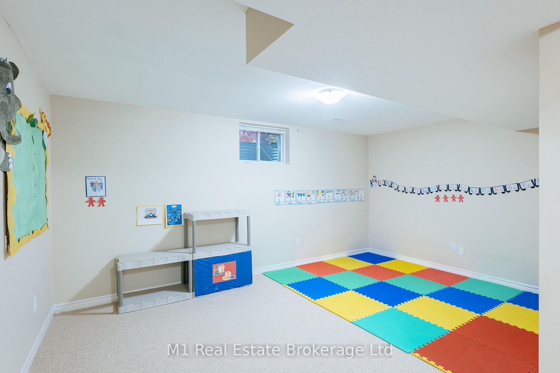 Photo 27 of 82 Vaughan Street, Guelph, Clairfields/Hanlon Business Park — HOMEH