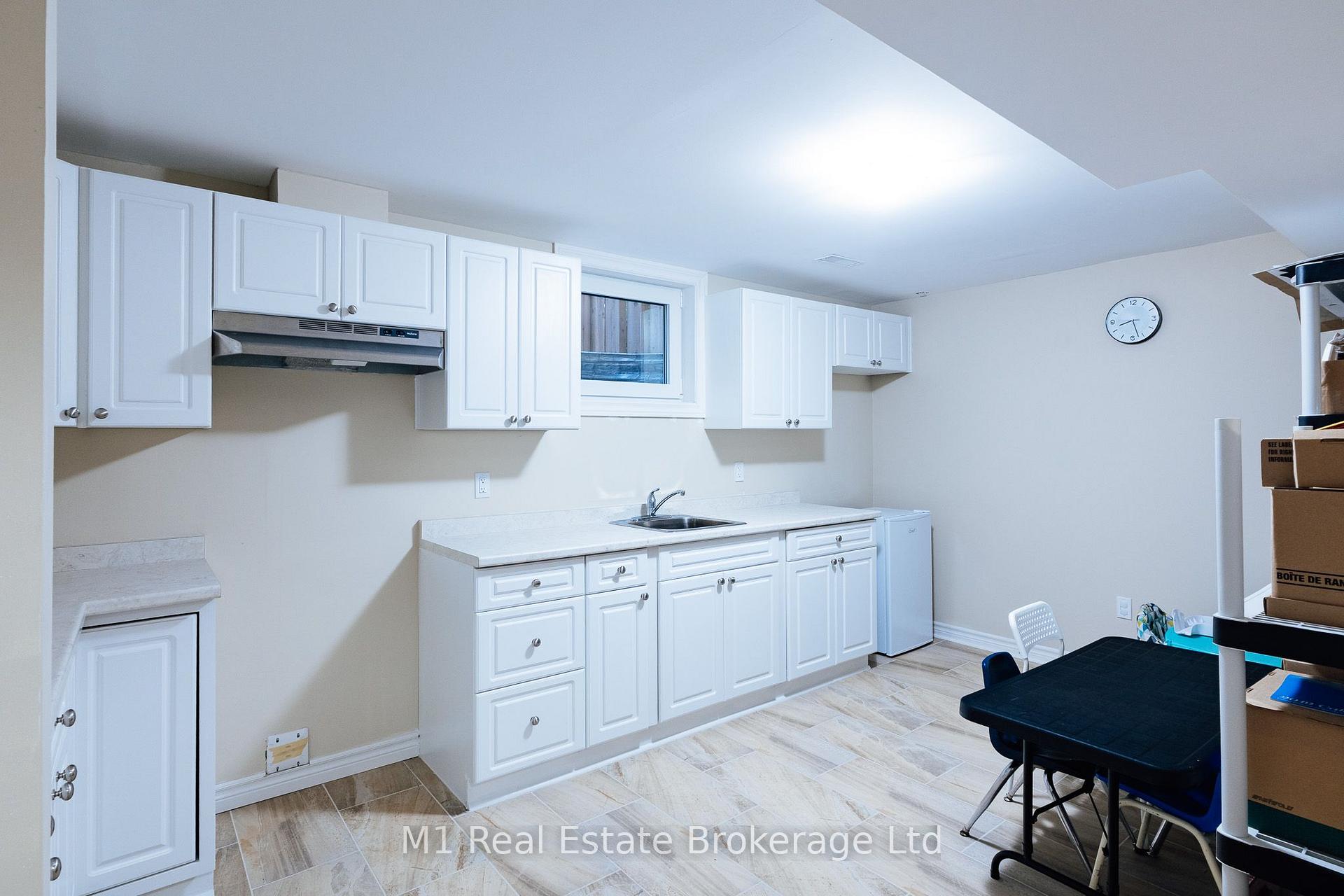 Photo 32 of 82 Vaughan Street, Guelph, Clairfields/Hanlon Business Park — HOMEH