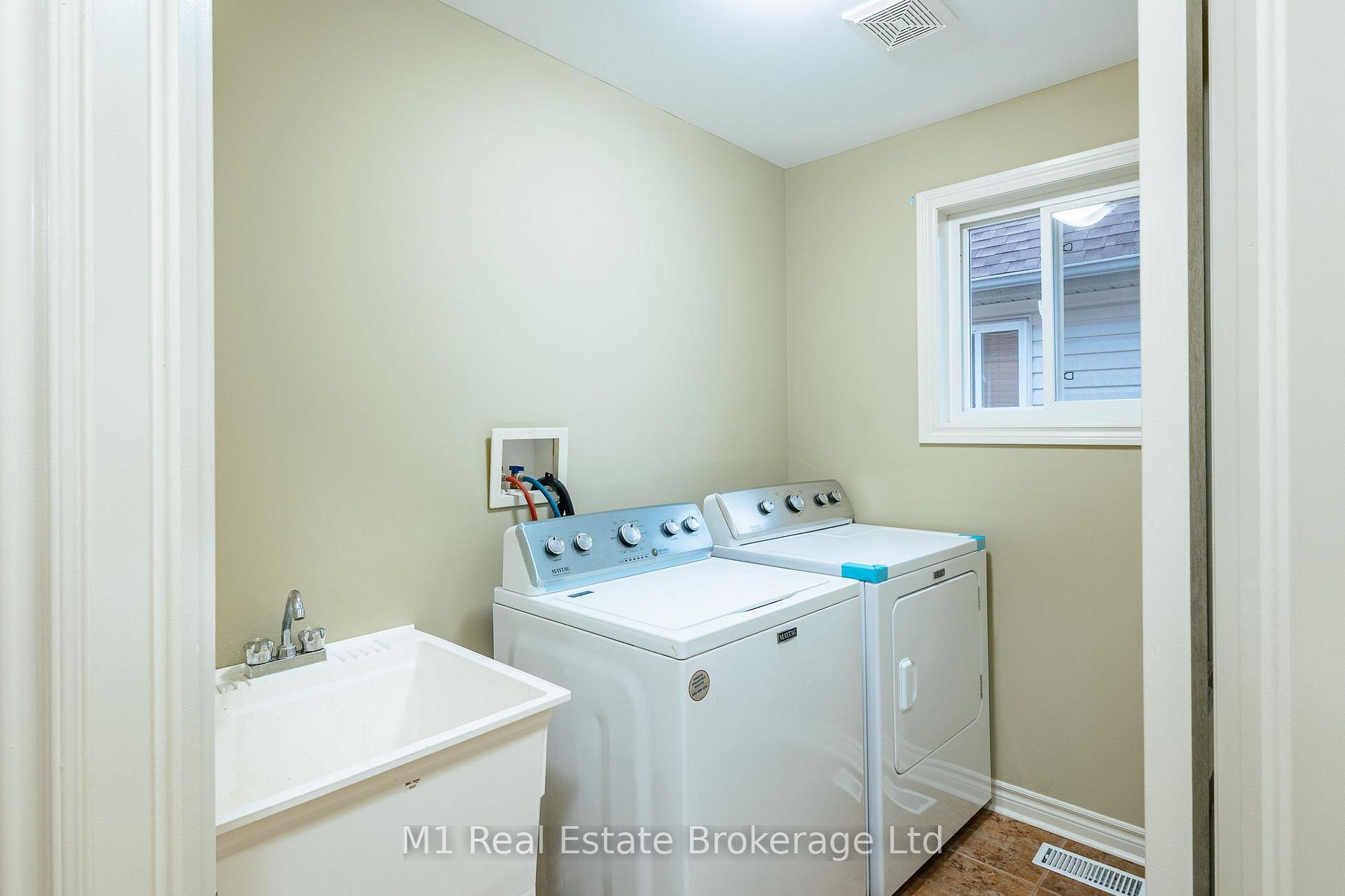 Photo 39 of 82 Vaughan Street, Guelph, Clairfields/Hanlon Business Park — HOMEH